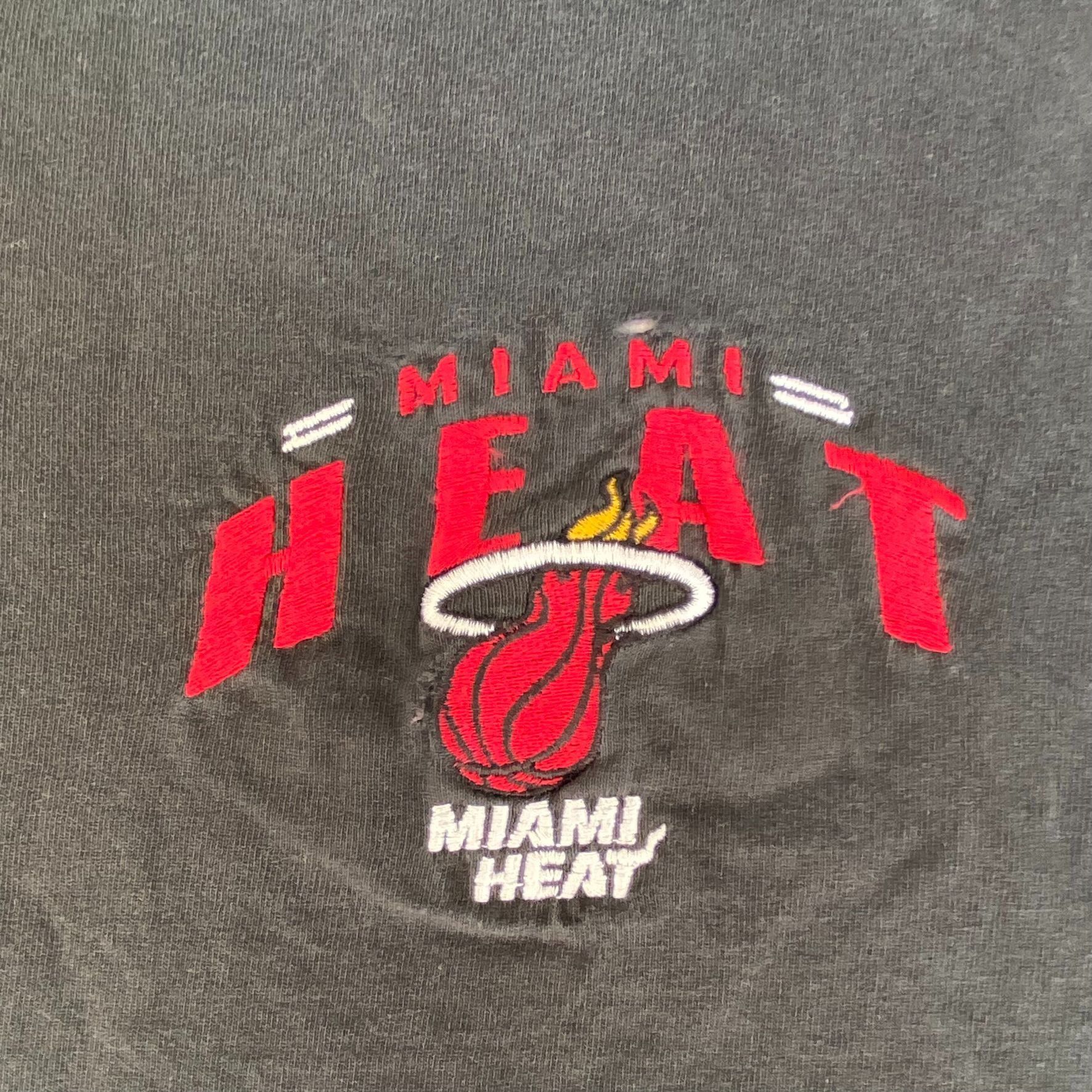 NBA Vintage 90s Miami Heat Shirt Black NBA Basketball Logo Tee Size US XXL / EU 58 / 5 - 3 Thumbnail