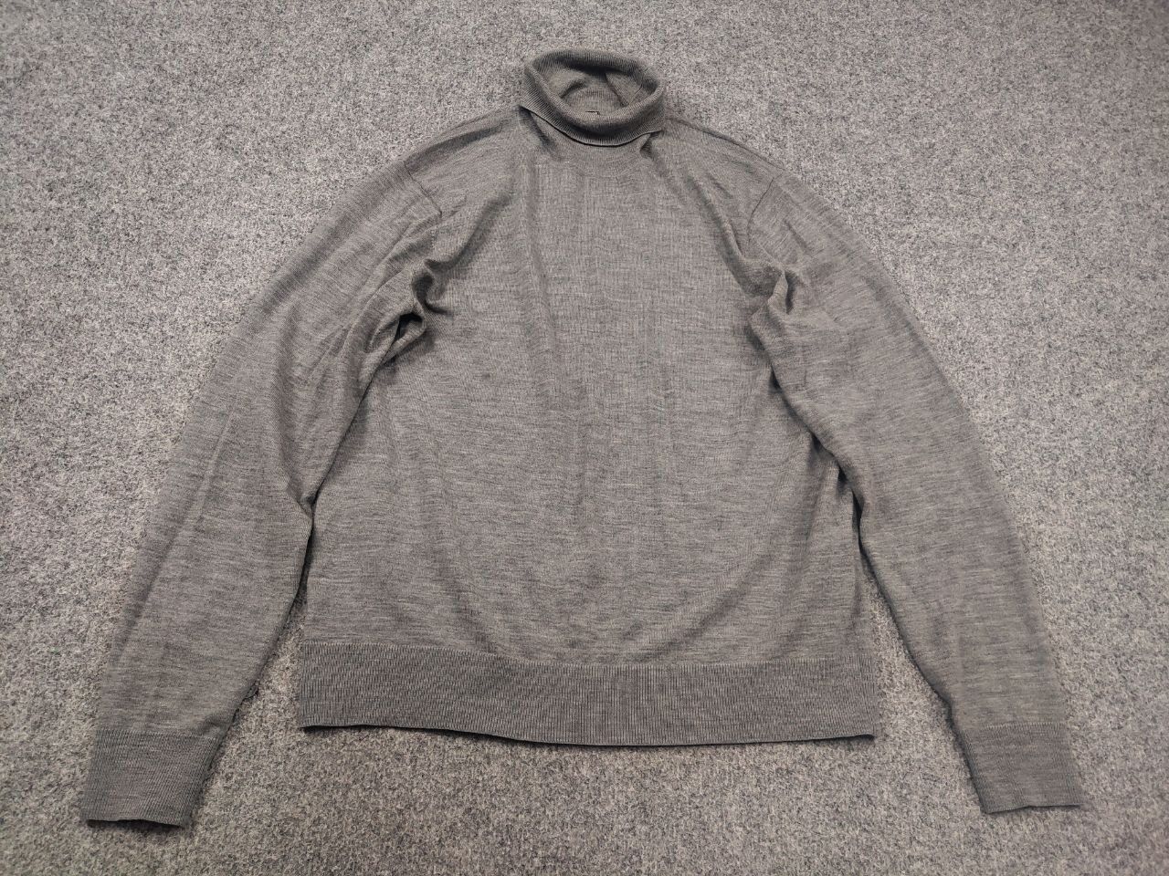 Uniqlo Uniqlo light wool Sweater high turtleneck collar Gray Color Size US M / EU 48-50 / 2 - 3 Thumbnail