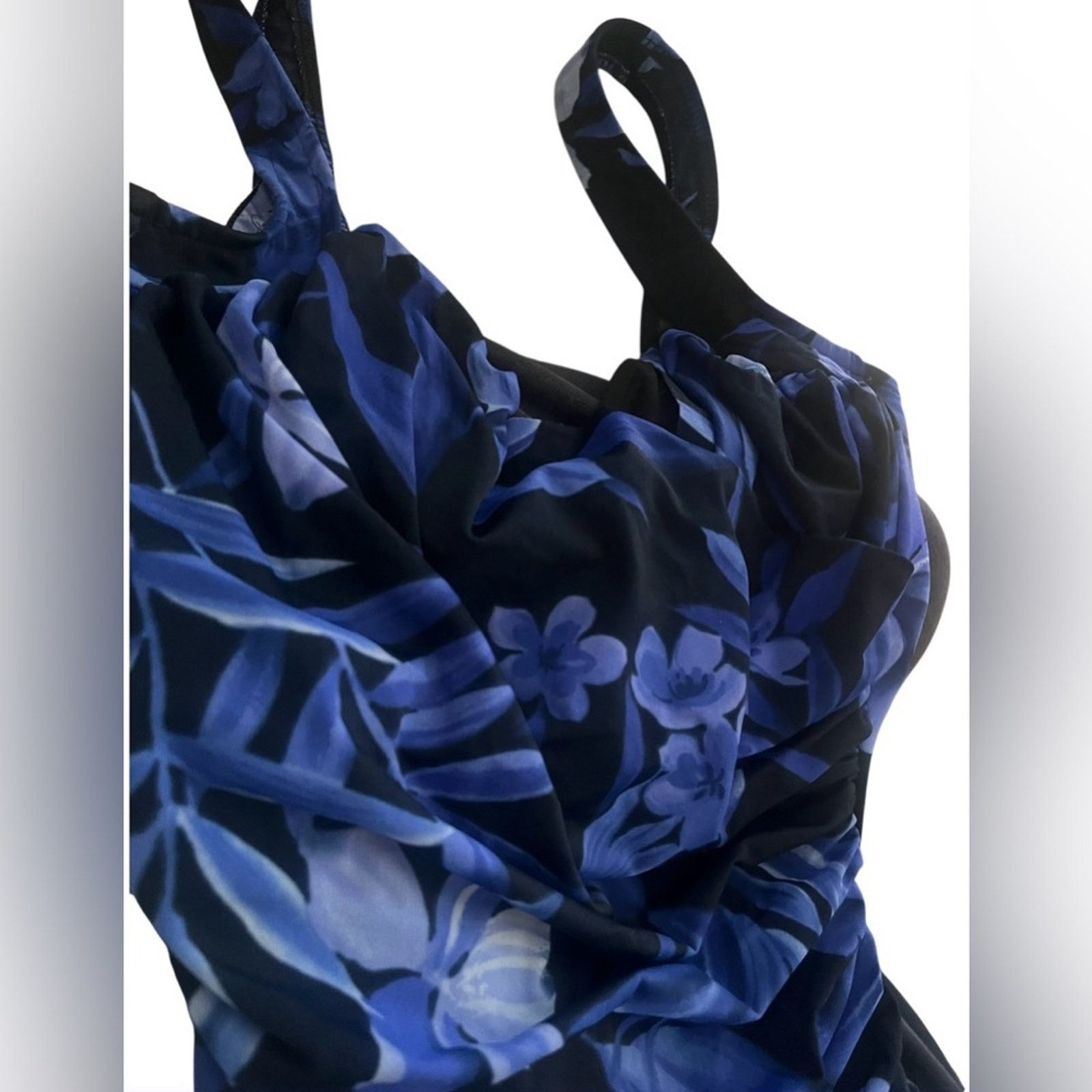 The Unbranded Brand Miracle Suit Blue Floral One Piece Swimsuit, Size 14 Size XL / US 12-14 / IT 48-50 - 2 Thumbnail