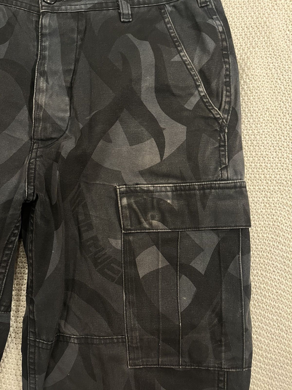 Supreme Supreme Black Tribal Camo Cargos Size US 30 / EU 46 - 2 Thumbnail