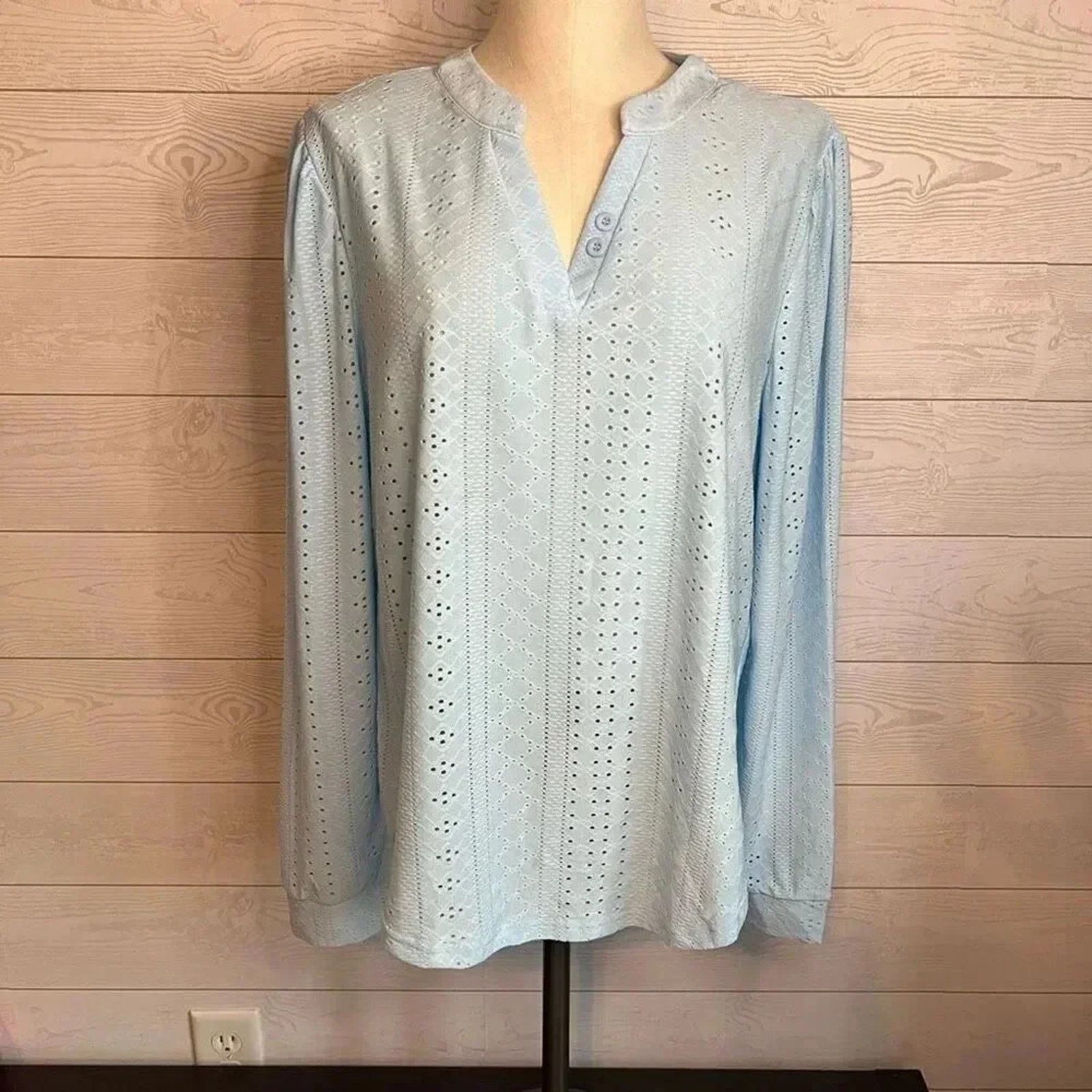 Other Zolucky NWT light blue V-neck eyelet tunic Size XL Size XL / US 12-14 / IT 48-50 - 1 Thumbnail