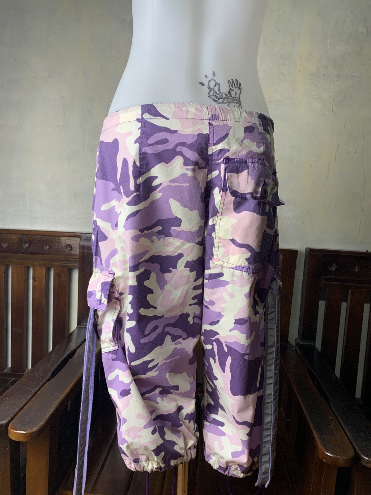 Japanese Brand 2000s UFO USA Purple Camo Combat Cargo Capri Pants Size 28" / US 6 / IT 42 - 3 Thumbnail