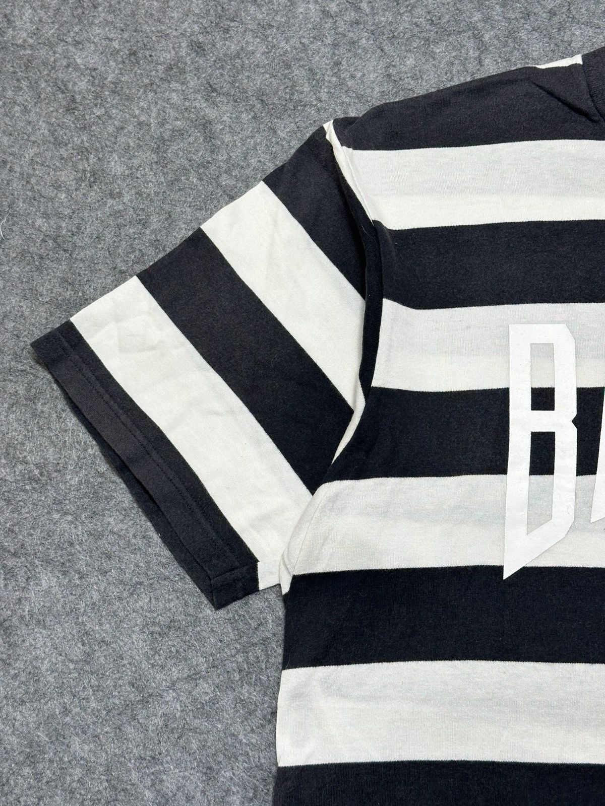 Bape A Bathing Ape t-shirt a rubber printed "BATHING APE". Size US L / EU 52-54 / 3 - 4 Thumbnail