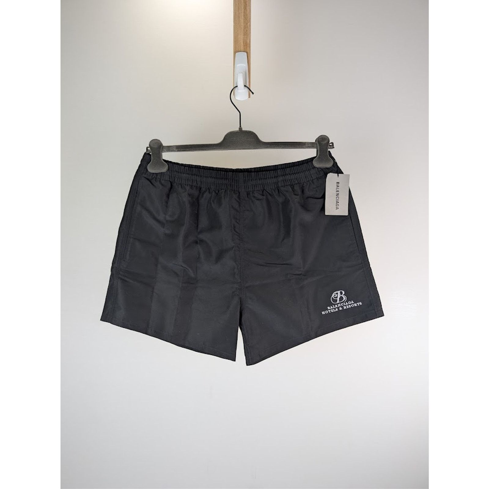 o1rshd1 Hotels & Resorts SW Swim Short in Black