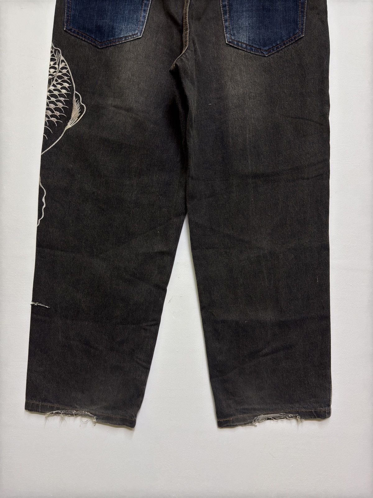 Karakuri Tamashii Baggy SCRIPT Sukajan Fish Embroidered Distressed Denim Size US 32 / EU 48 - 11 Thumbnail