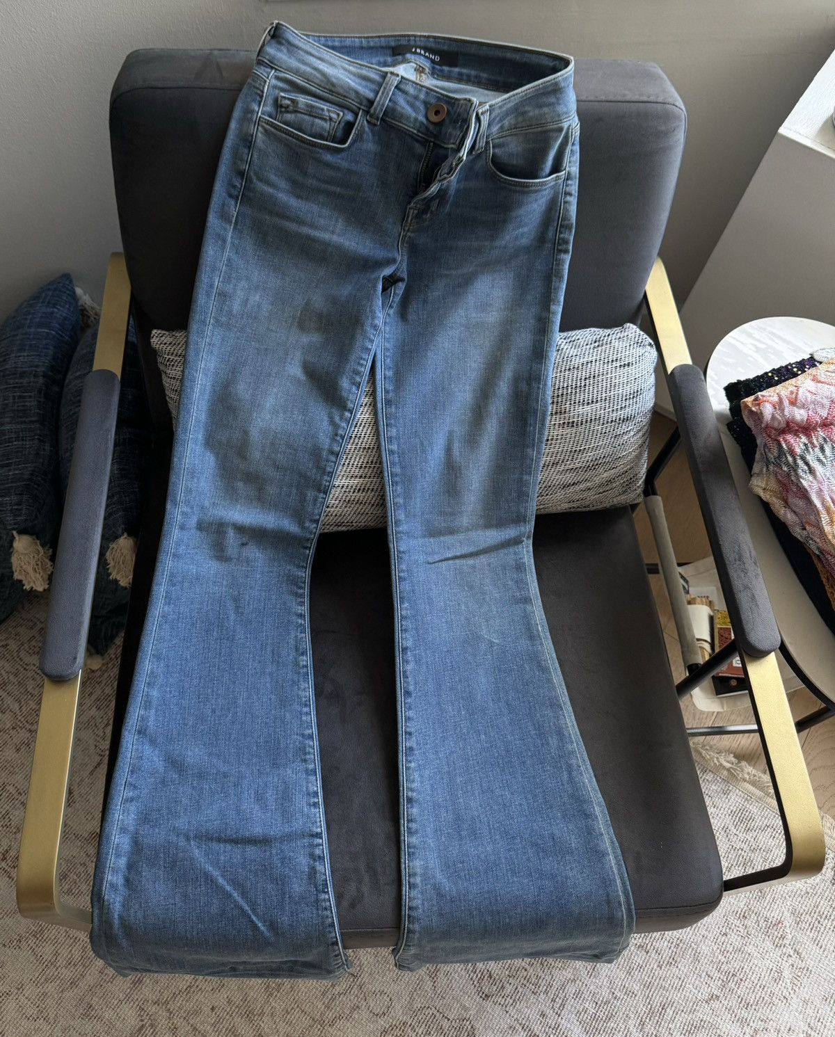 J Brand J Brand Low-Waisted Flare Jeans Size 27" / US 4 / IT 40 - 1 Thumbnail