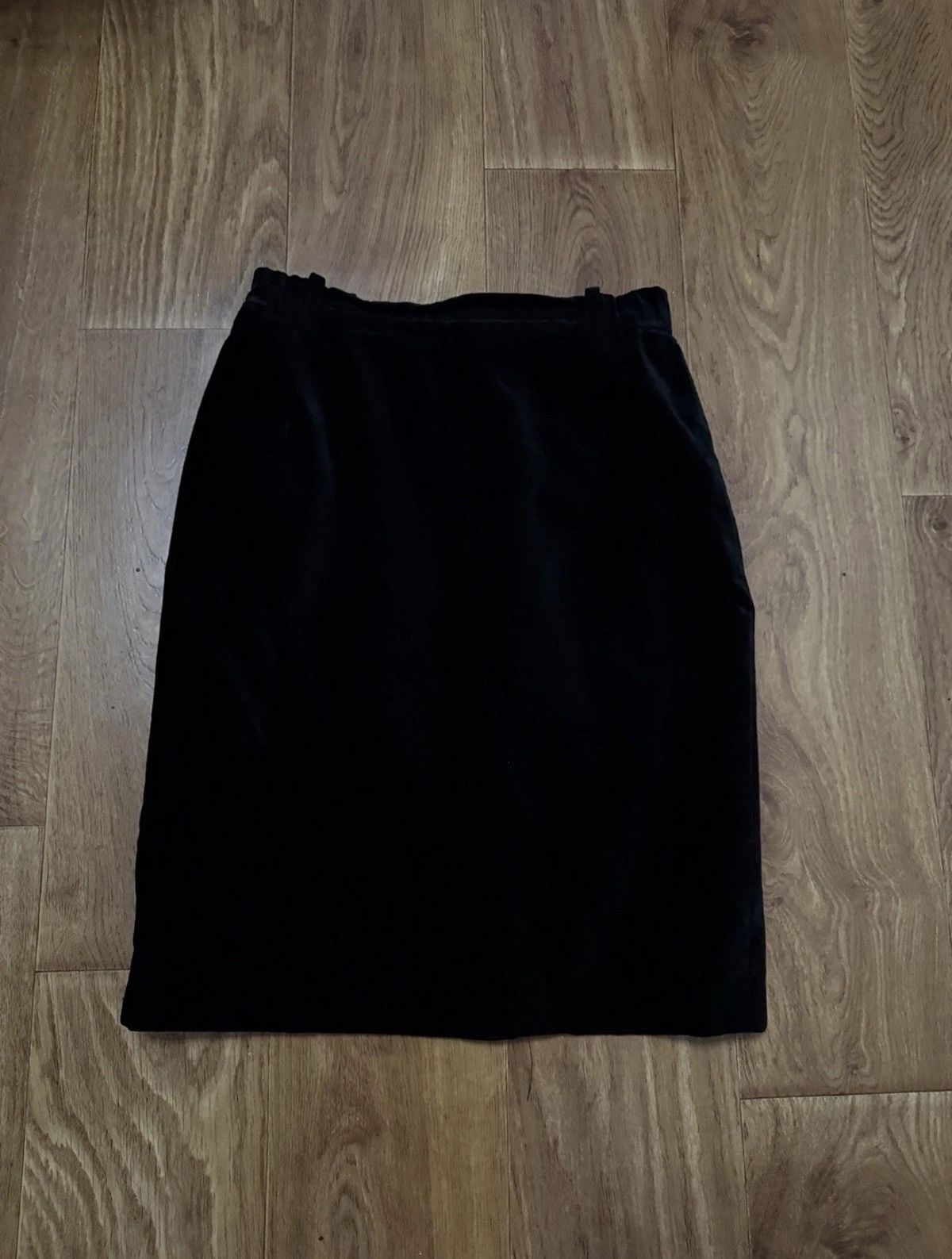 Givenchy Vintage Givenchy Velour Pensil Midi Skirt Germany Made Sz M Size 28" / US 6 / IT 42 - 1 Thumbnail