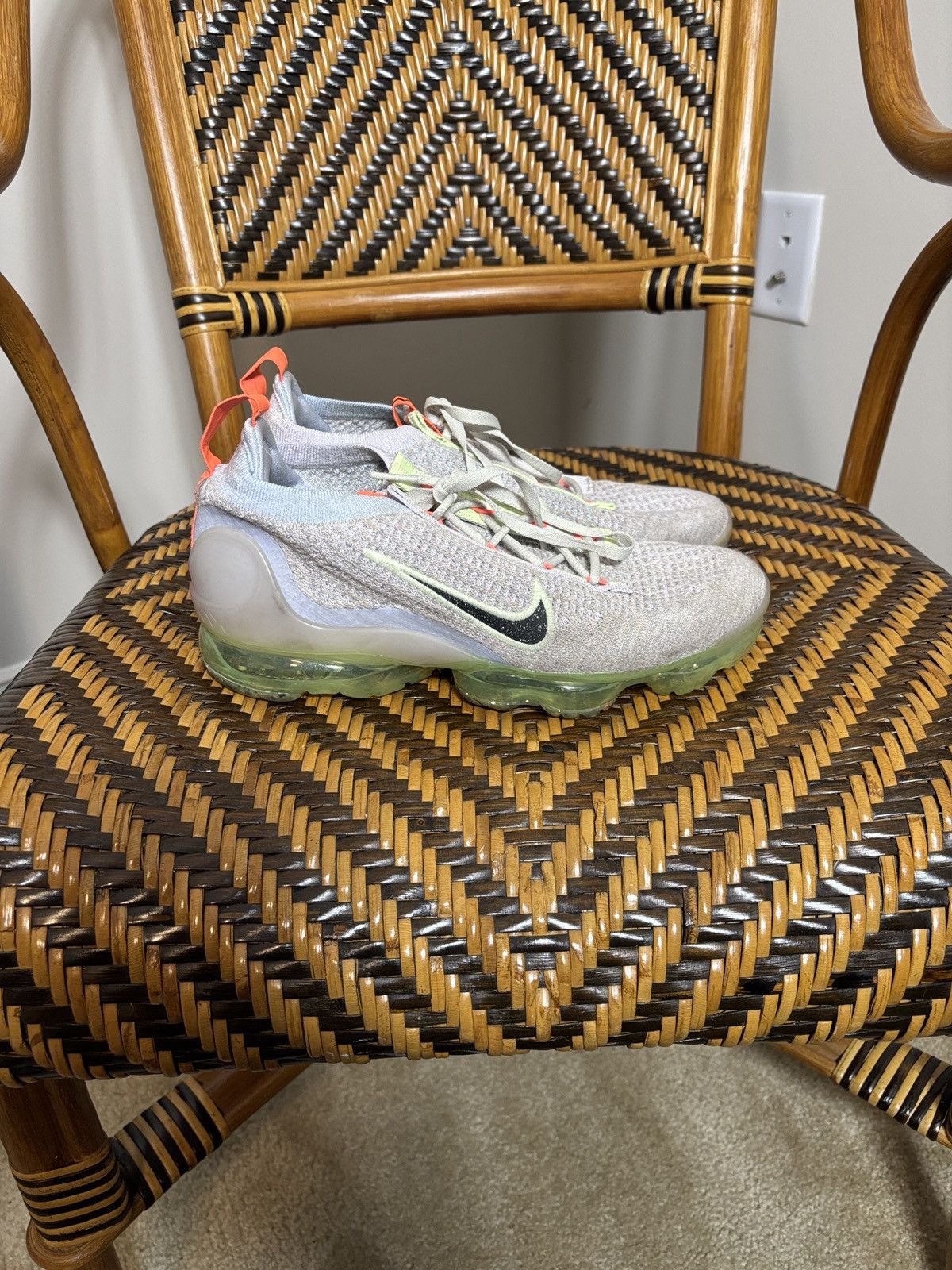Nike Wmns Air VaporMax 2021 Flyknit Light Bone Lime Ice Sz 8