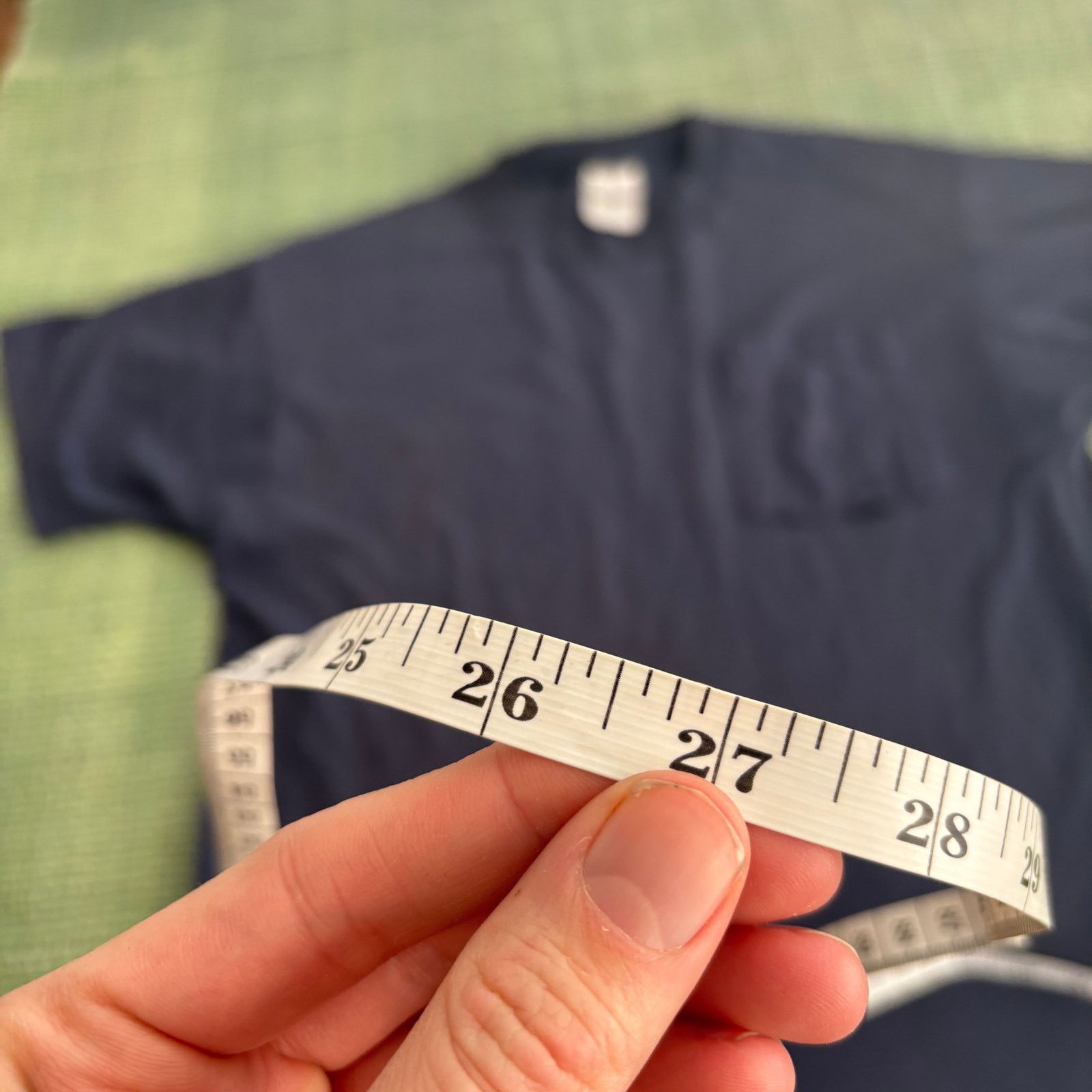 Fruit Of The Loom × Vintage Vintage 90s Y2K dark blue distressed blank pocket tee shirt Size US L / EU 52-54 / 3 - 9 Thumbnail