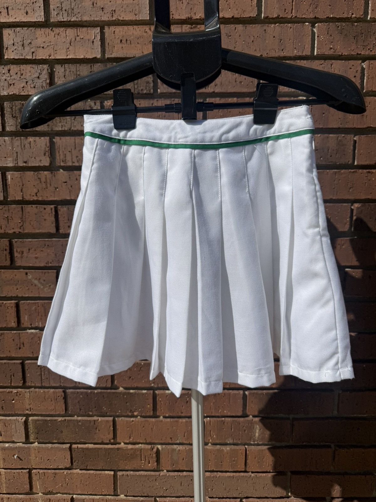 Forever 21 Forever 21 Tennis Style White Mini Skirt Green Trim Pleated Size 24" / US 00 / IT 34 - 1 Thumbnail