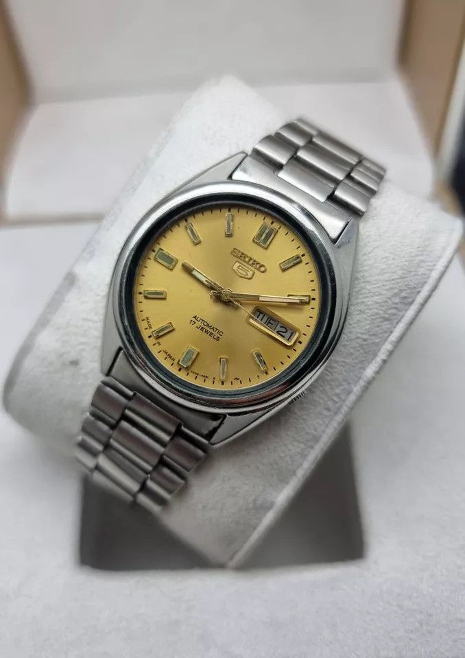 Seiko × Vintage Seiko - Vintage Seiko 5 Gold Dial Automatic Day/Date Watch Size 36 - 2 Thumbnail