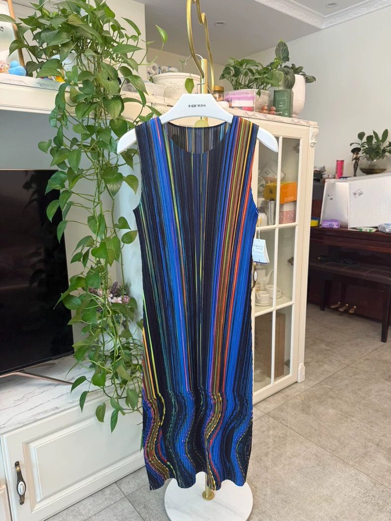 Issey Miyake Issey Miyake size:2 Colorful striped pleated dress Size S / US 4 / IT 40 - 1 Thumbnail