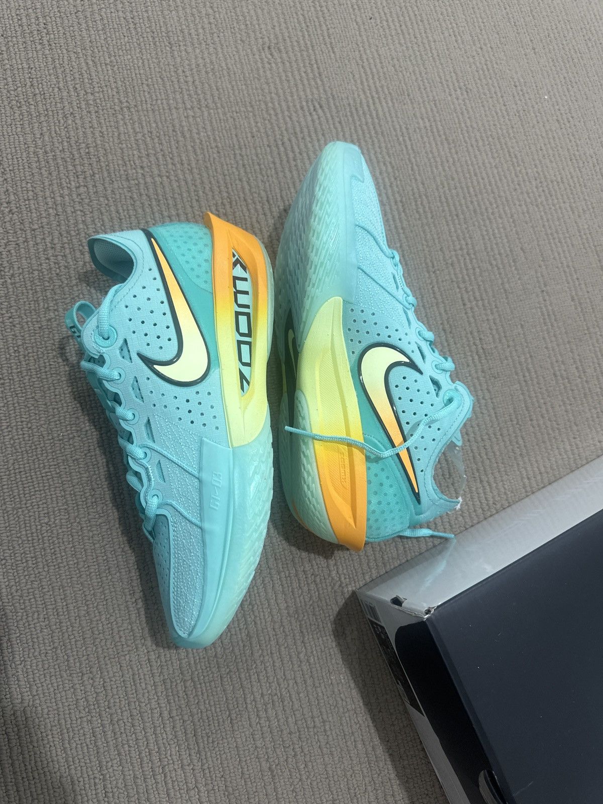 Nike Brand new never worn. Size US 8.5 / EU 41-42 - 7 Thumbnail