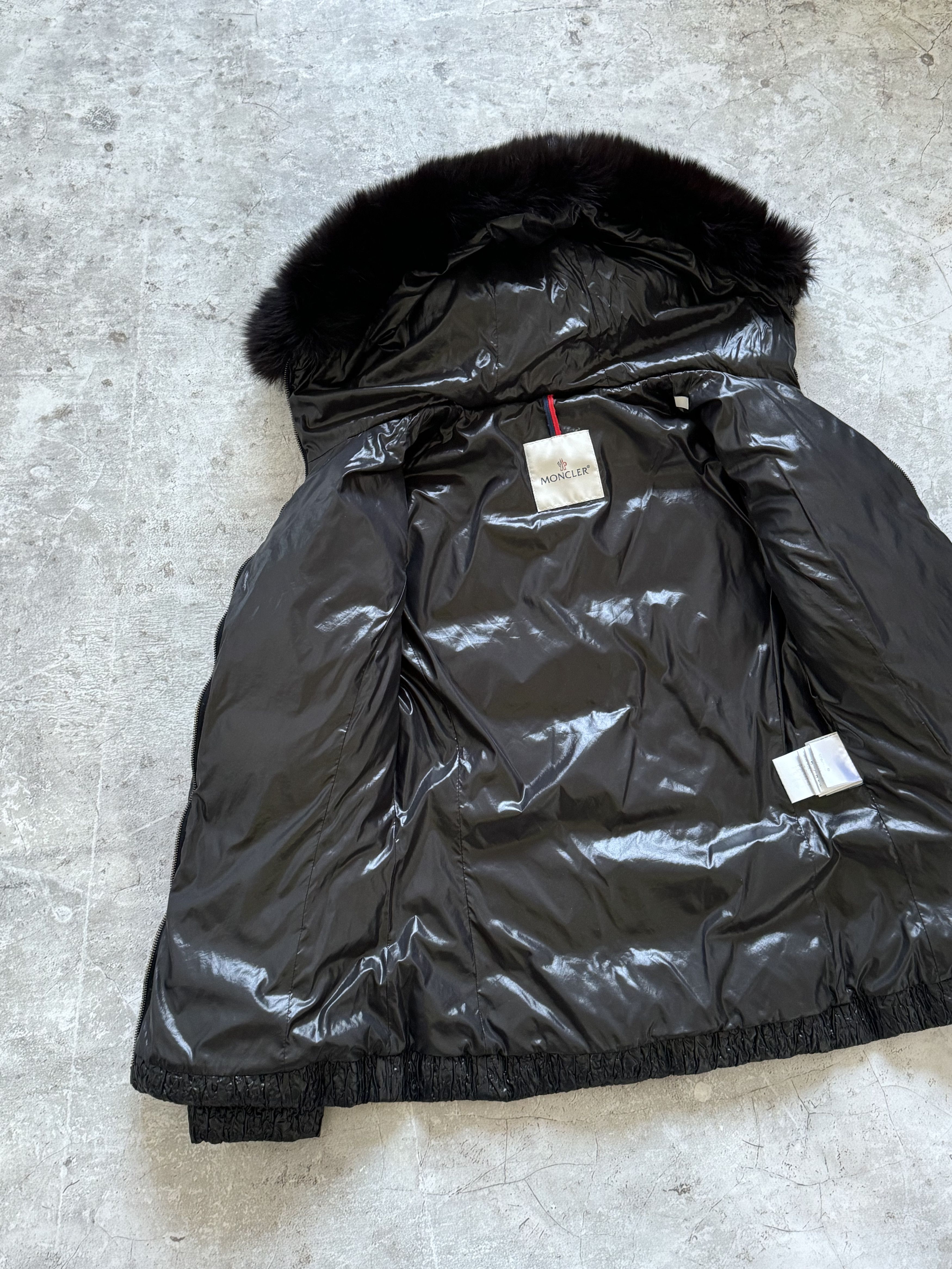 Moncler Moncler black embossed puffer jacket with fur Size M / US 6-8 / IT 42-44 - 10 Thumbnail