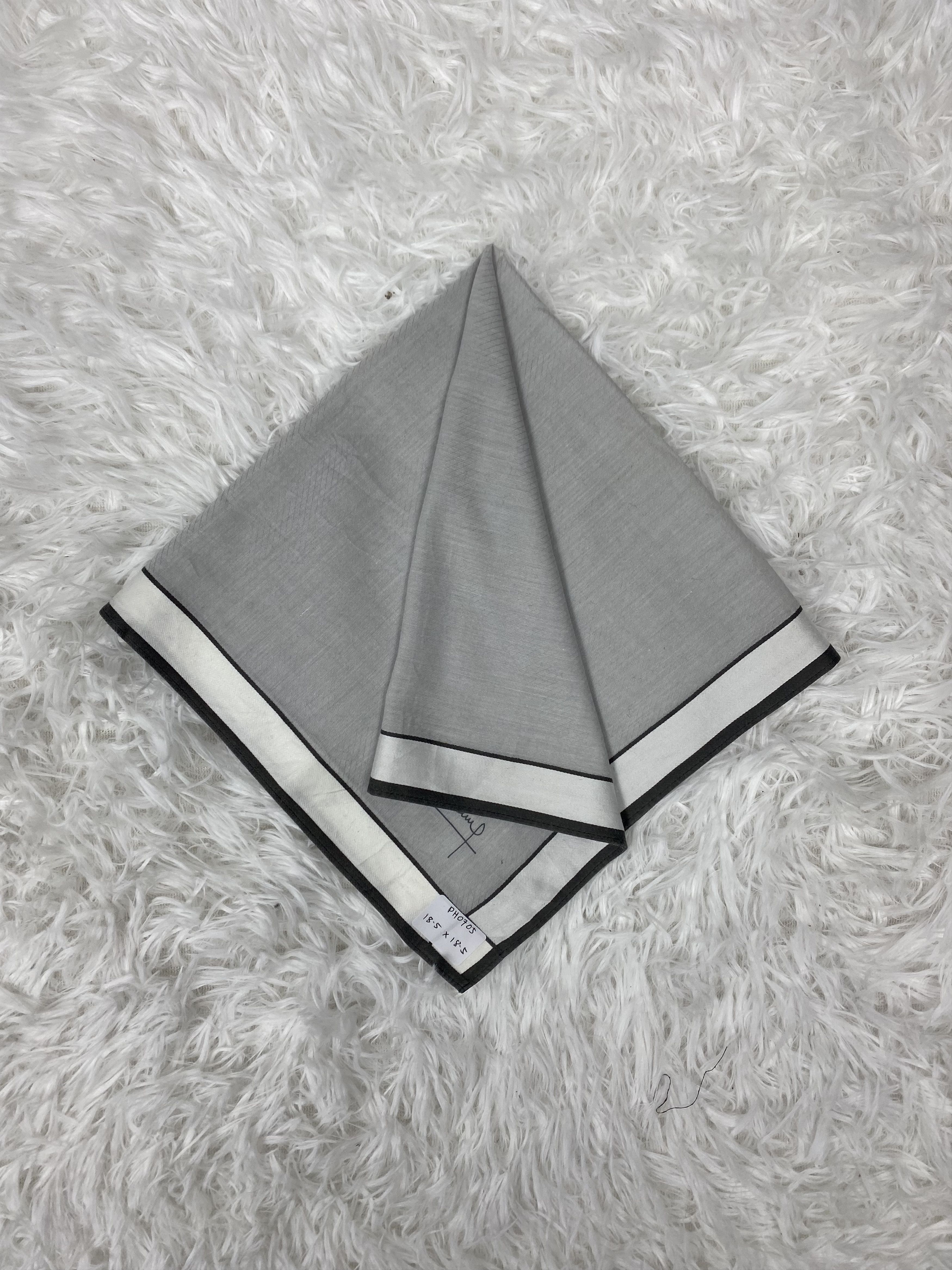 Pierre Balmain × Vintage Vintage Pierre Balmain Handkerchief Neckerchief PH0705 Size ONE SIZE - 1 Thumbnail