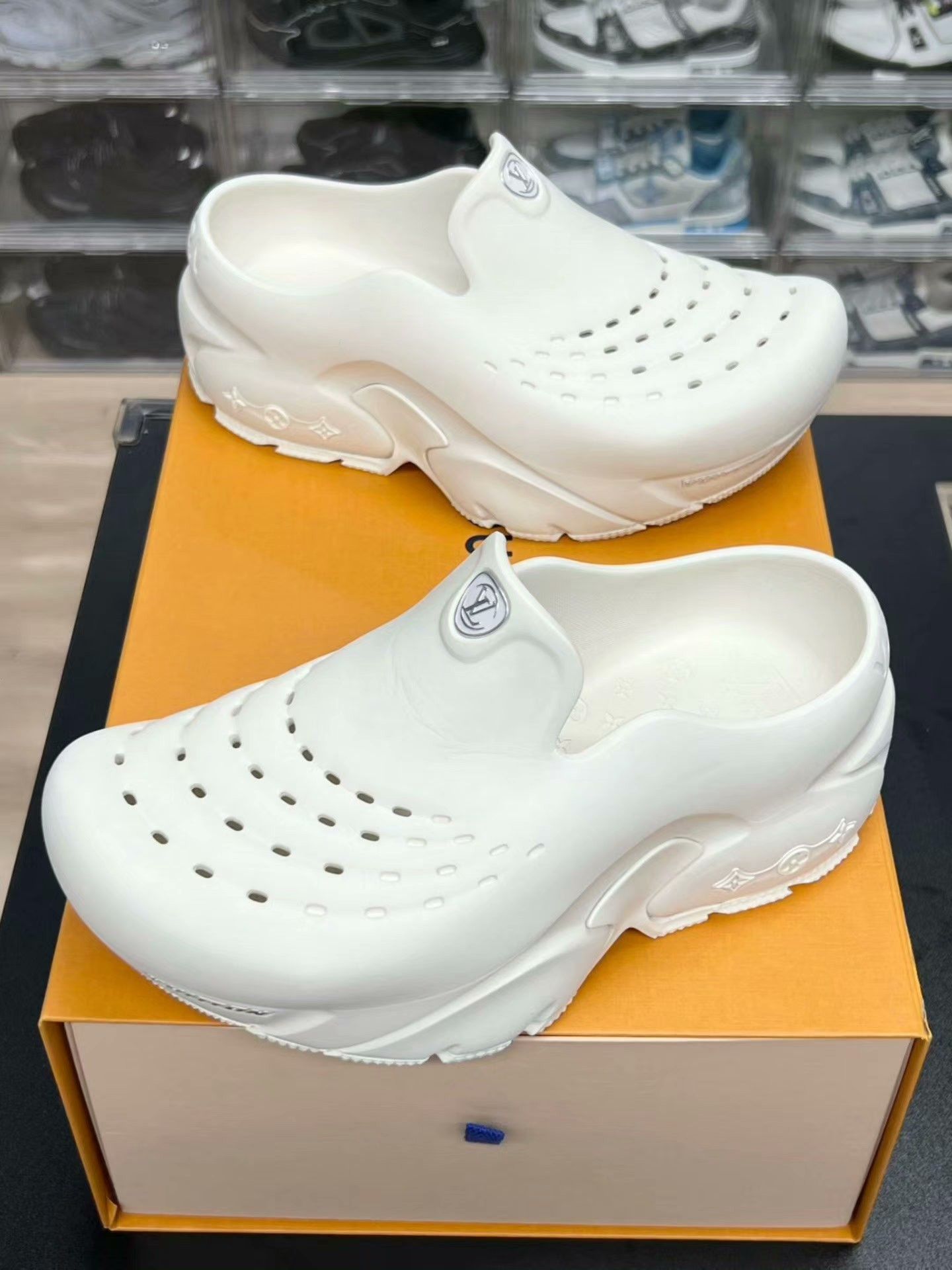 Louis Vuitton Louis Vuitton Shark White Sandals 41 Men Size US 8.5 / EU 41-42 - 1 Thumbnail