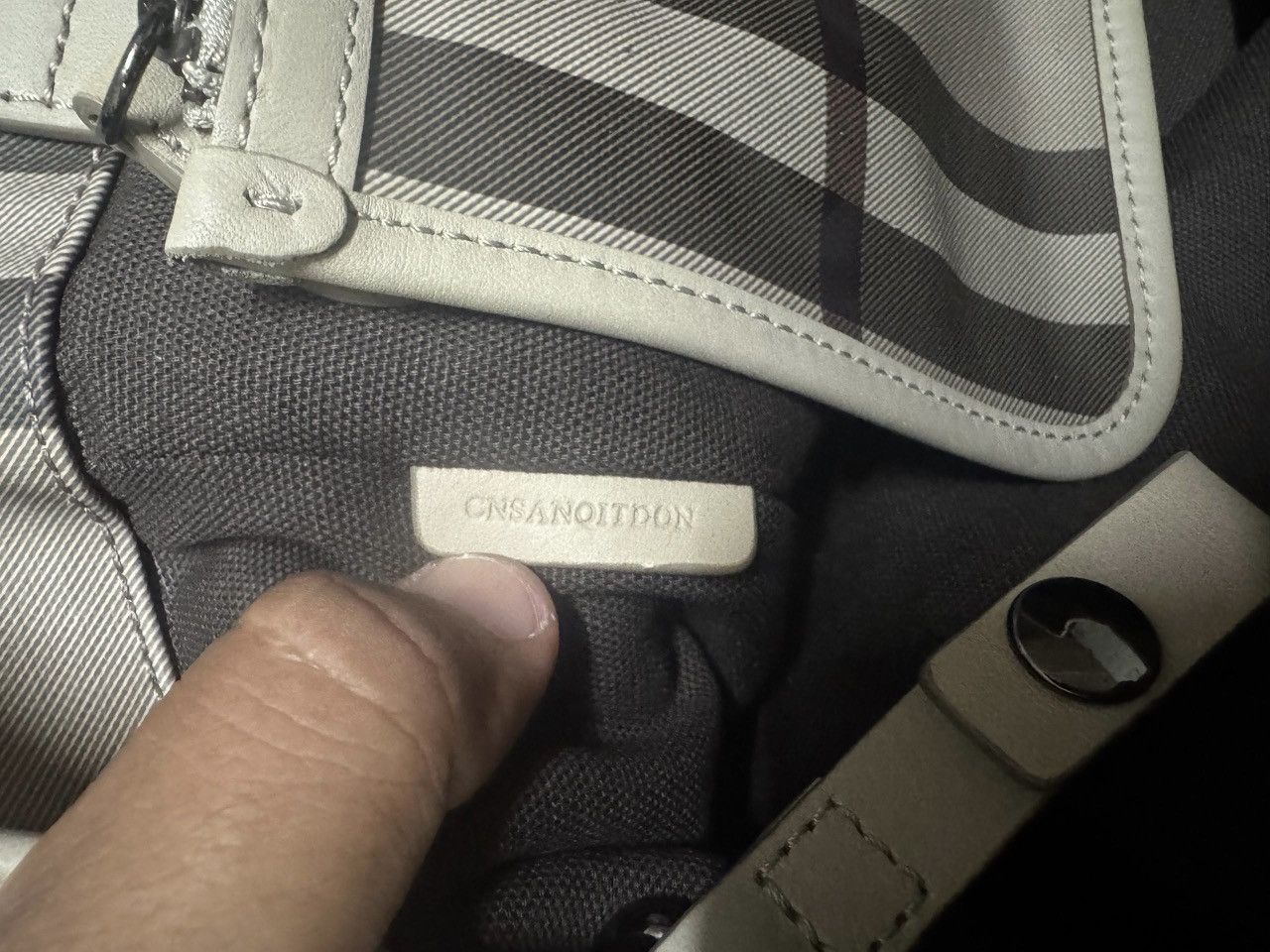 Burberry Burberry Smoke Grey Haymarket Novacheck Tote Bag Size ONE SIZE - 12 Thumbnail