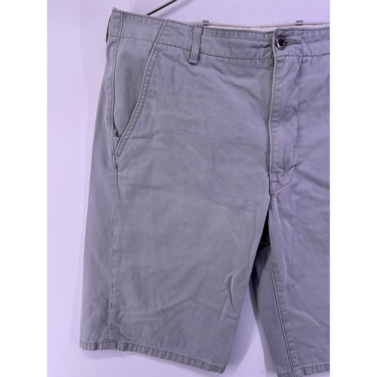 Levi's Vintage 2002 Levi’s White Tab Gray Shorts Size 34 Size US 34 / EU 50 - 2 Thumbnail