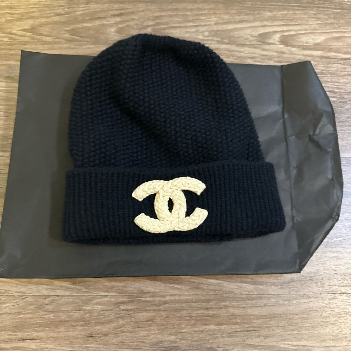 CHANEL ネイビー ビーニー Authentic Chanel Navy Dark Blue Beanie Hat CC logo Brand New | eBay