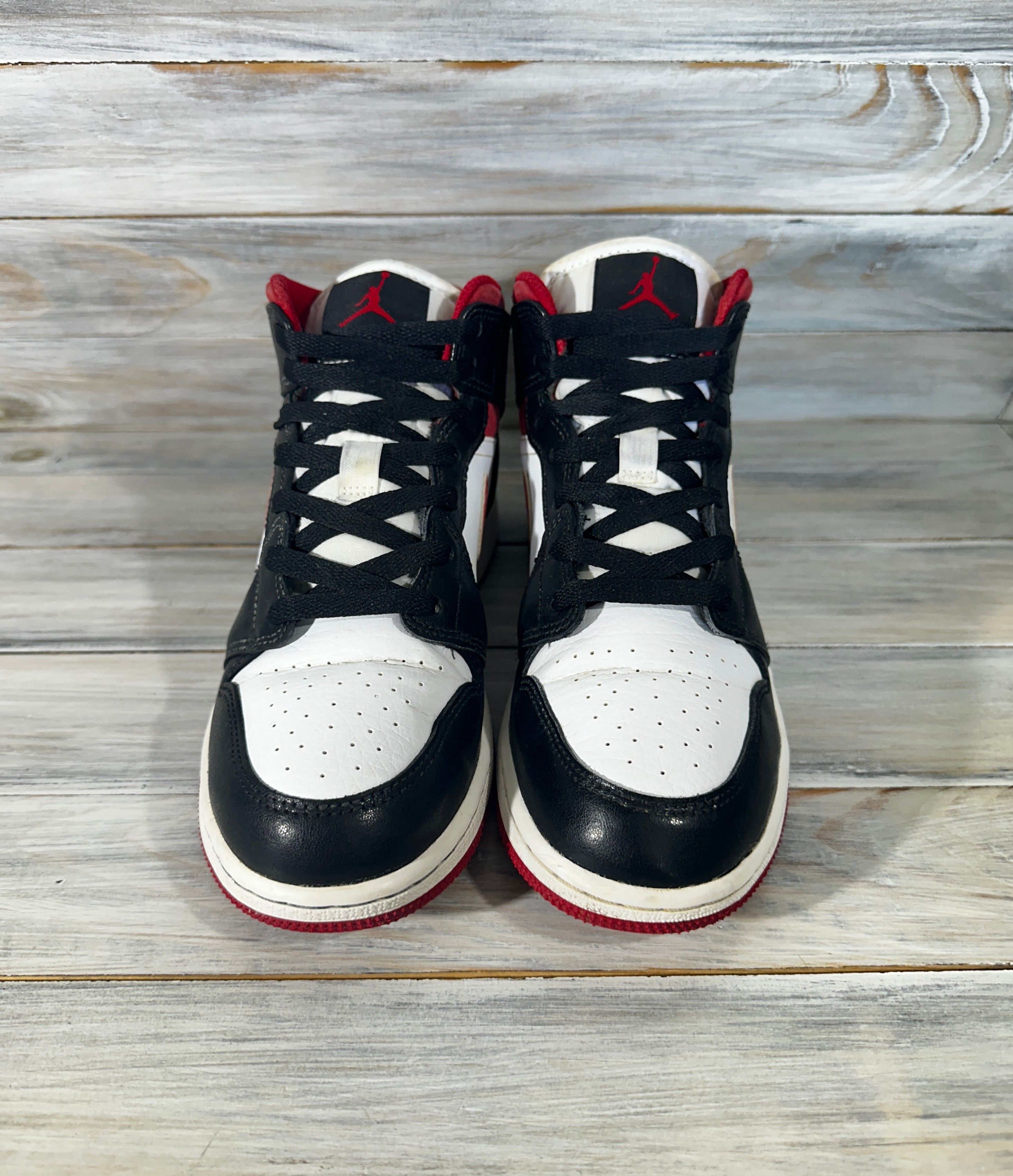 Jordan Brand Nike Air Jordan 1 Mid "White/Gym Red" Young Sneakers Casual Size US 5 / EU 37 - 17 Thumbnail