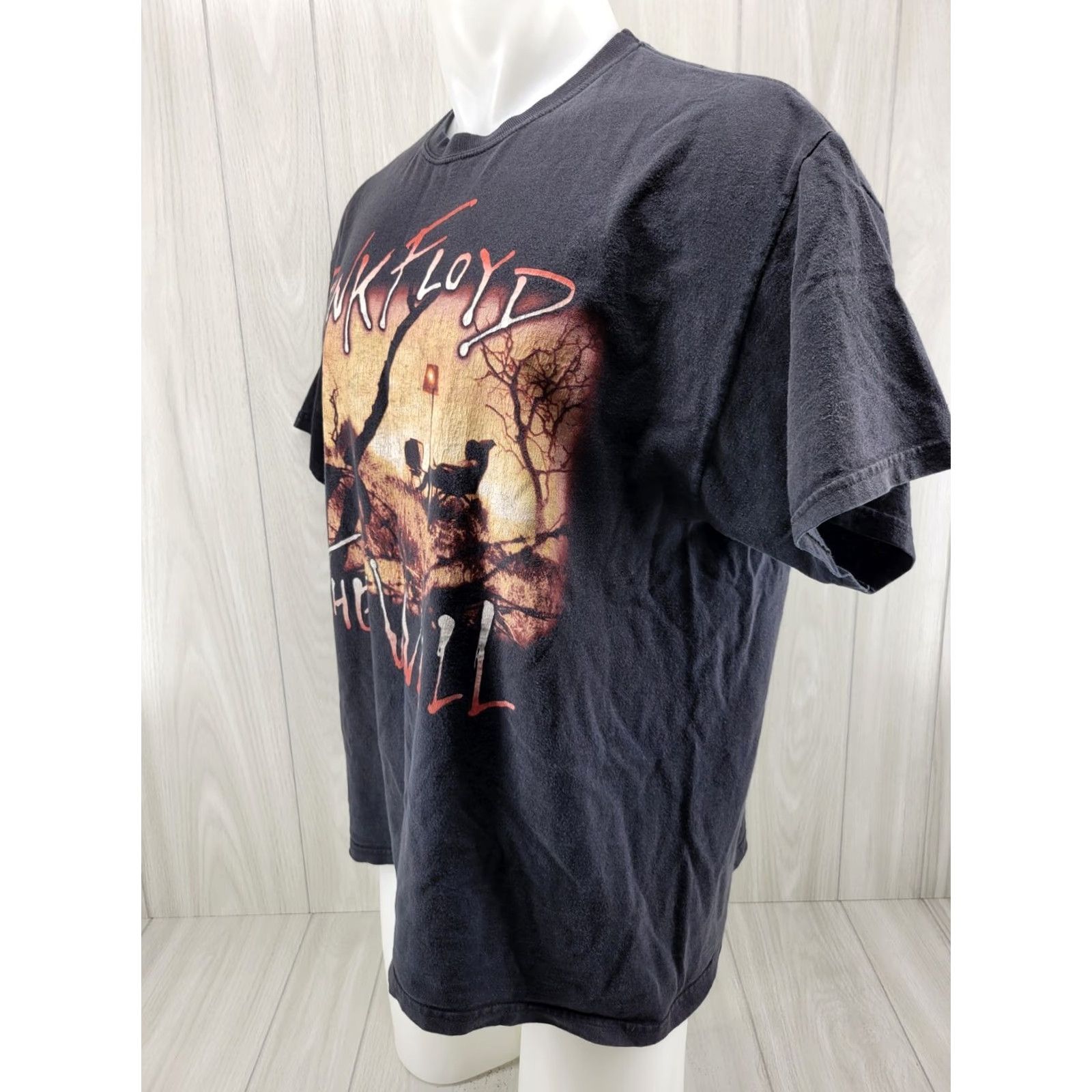 Vintage VINTAGE Tin Blue Pink Floyd The Wall T-Shirt Mens XL Distressed Black 2007 Rock Retro Logo Size US XL / EU 56 / 4 - 5 Thumbnail