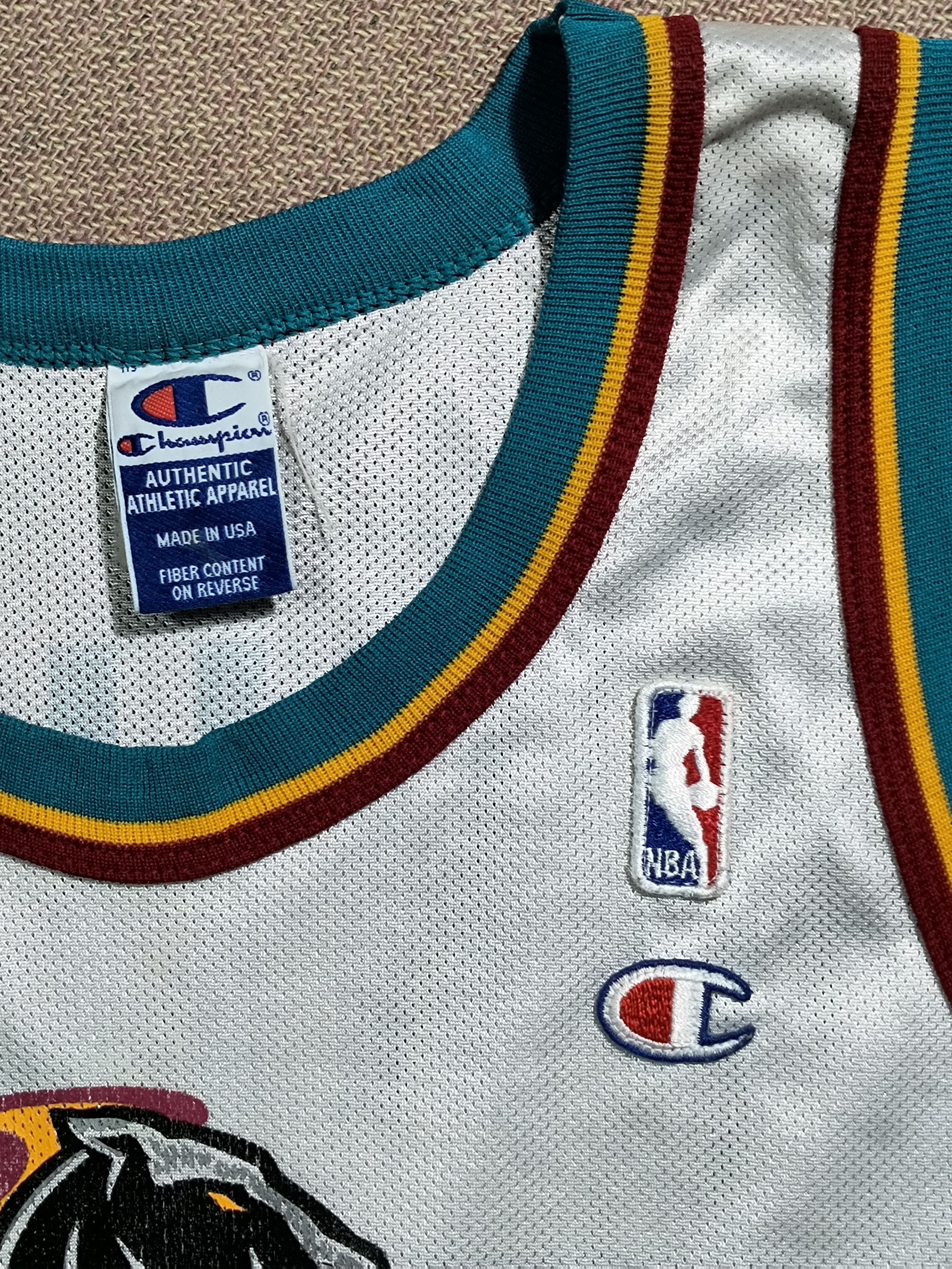 Champion Vintage Detroit Pistons Grant Hill #33 90s jersey Size US L / EU 52-54 / 3 - 4 Thumbnail