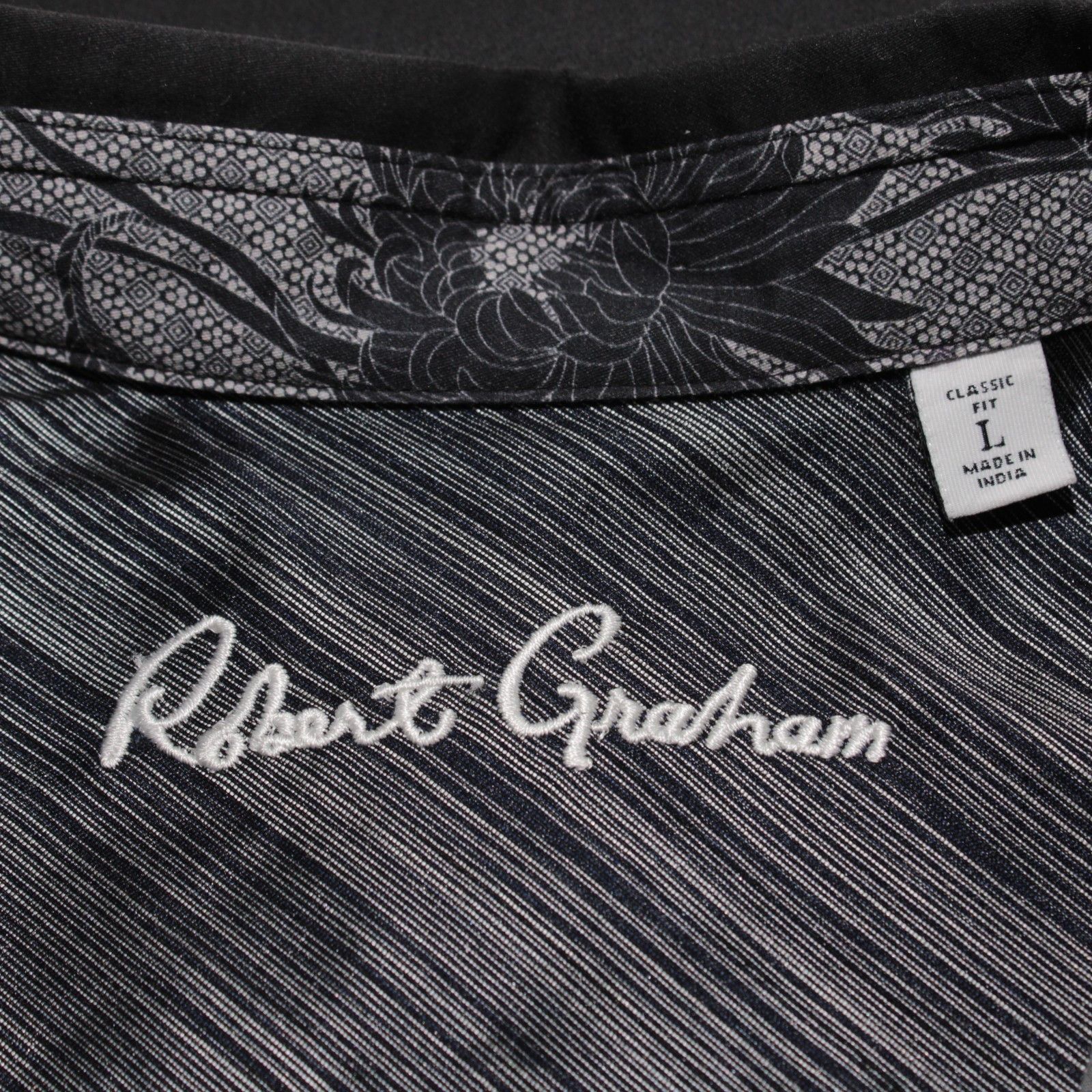 Robert Graham Robert Graham New with tags Shirt Size L US In Black Size US L / EU 52-54 / 3 - 3 Thumbnail