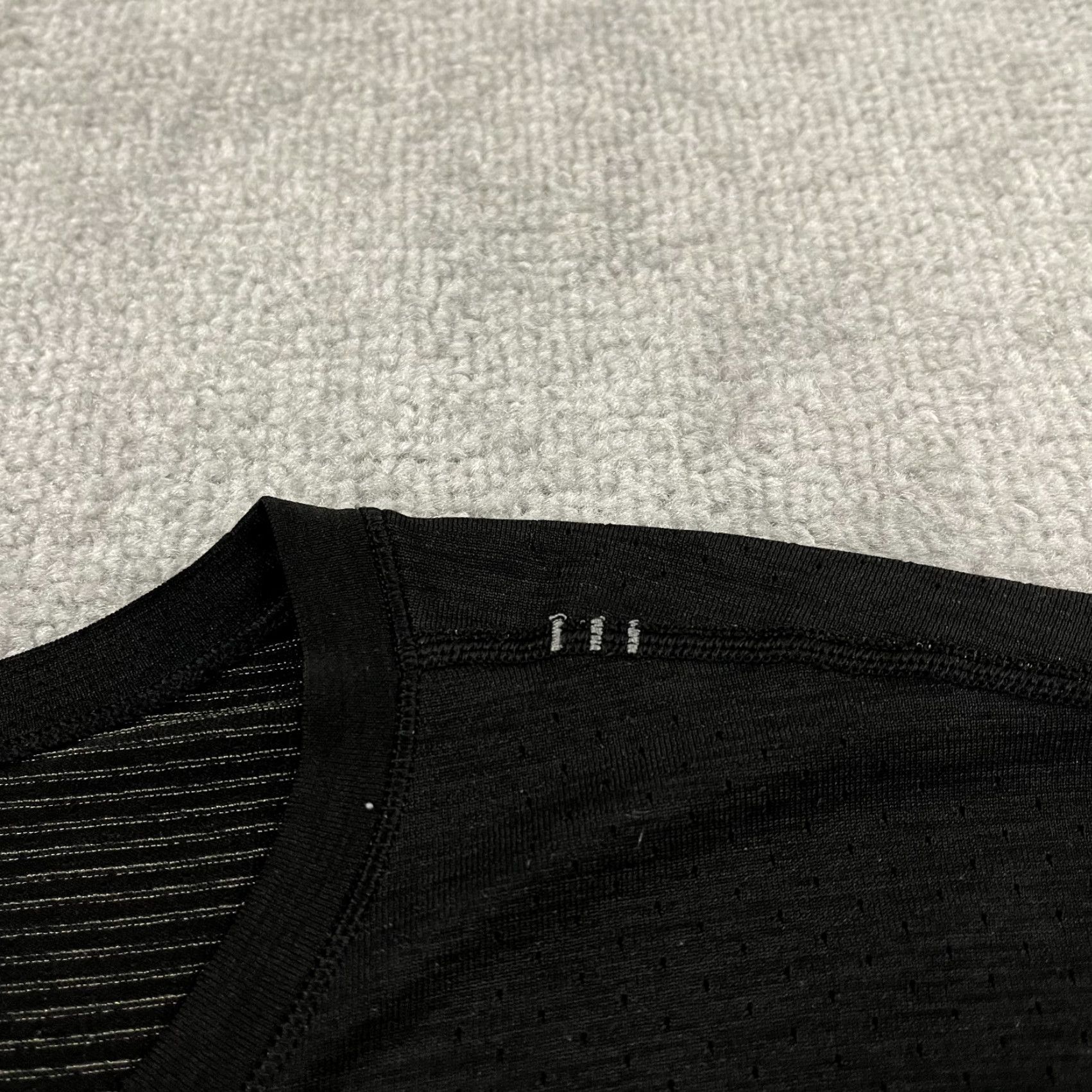 Lululemon LULULEMON Men Shirt Large L Black Peloton Tech Gray Training Gym Athletic Size US L / EU 52-54 / 3 - 3 Thumbnail