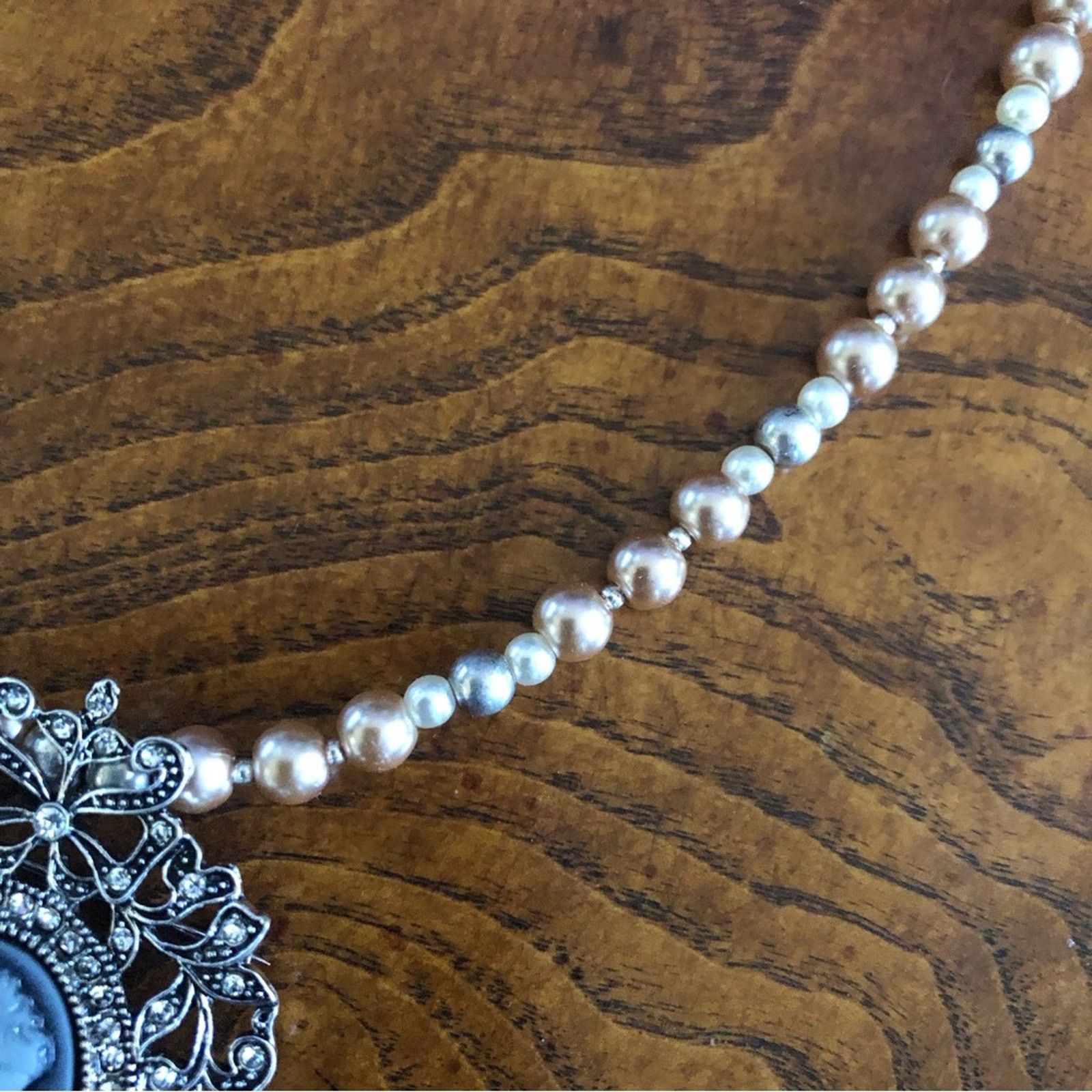 Handmade Handcrafted repurpose Victorian lady cameo Pearl necklace Size ONE SIZE - 9 Thumbnail