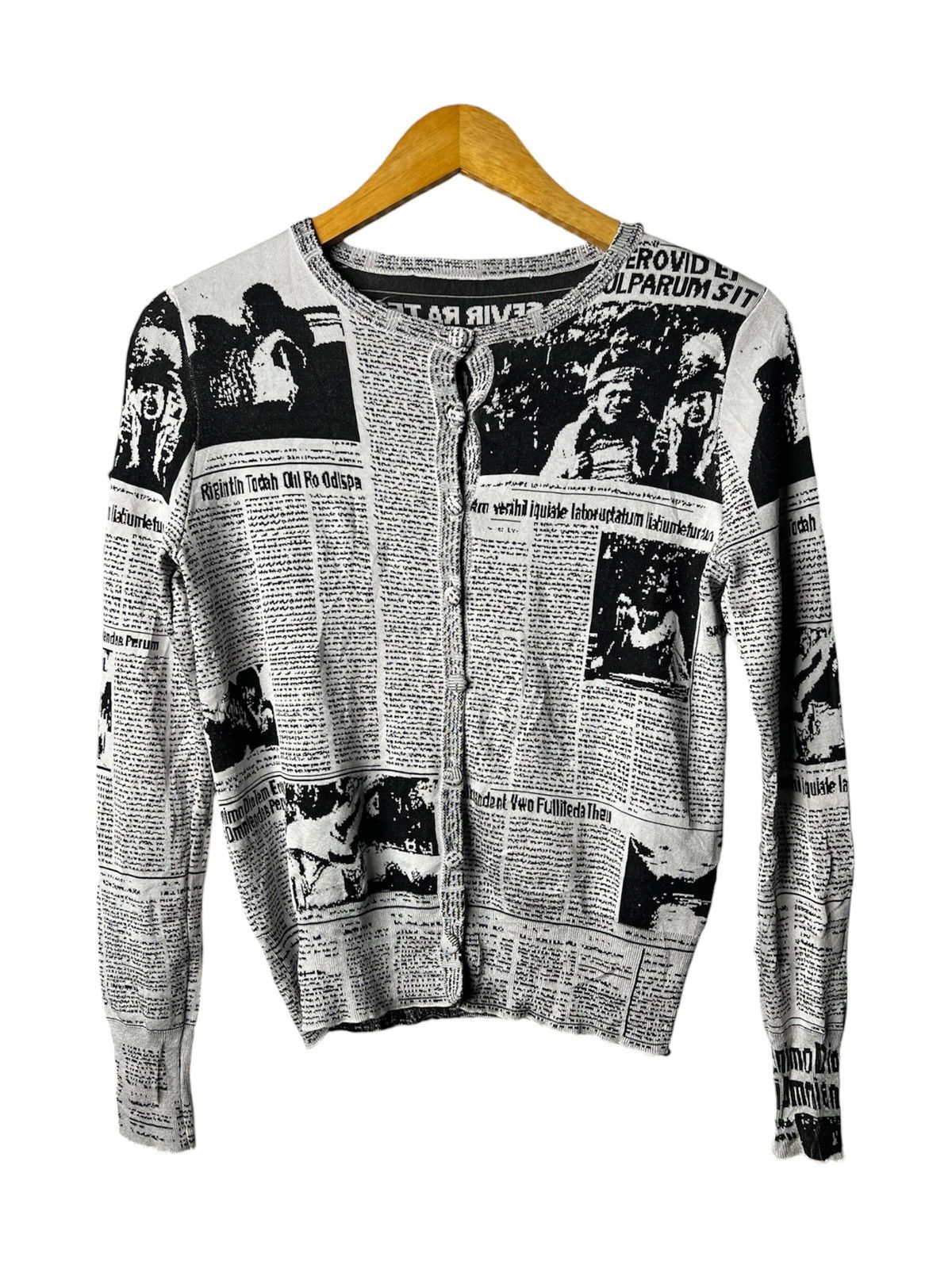 Balenciaga 2017 Balenciaga Newspaper Knit Cardigan Size US XS / EU 42 / 0 - 2 Thumbnail