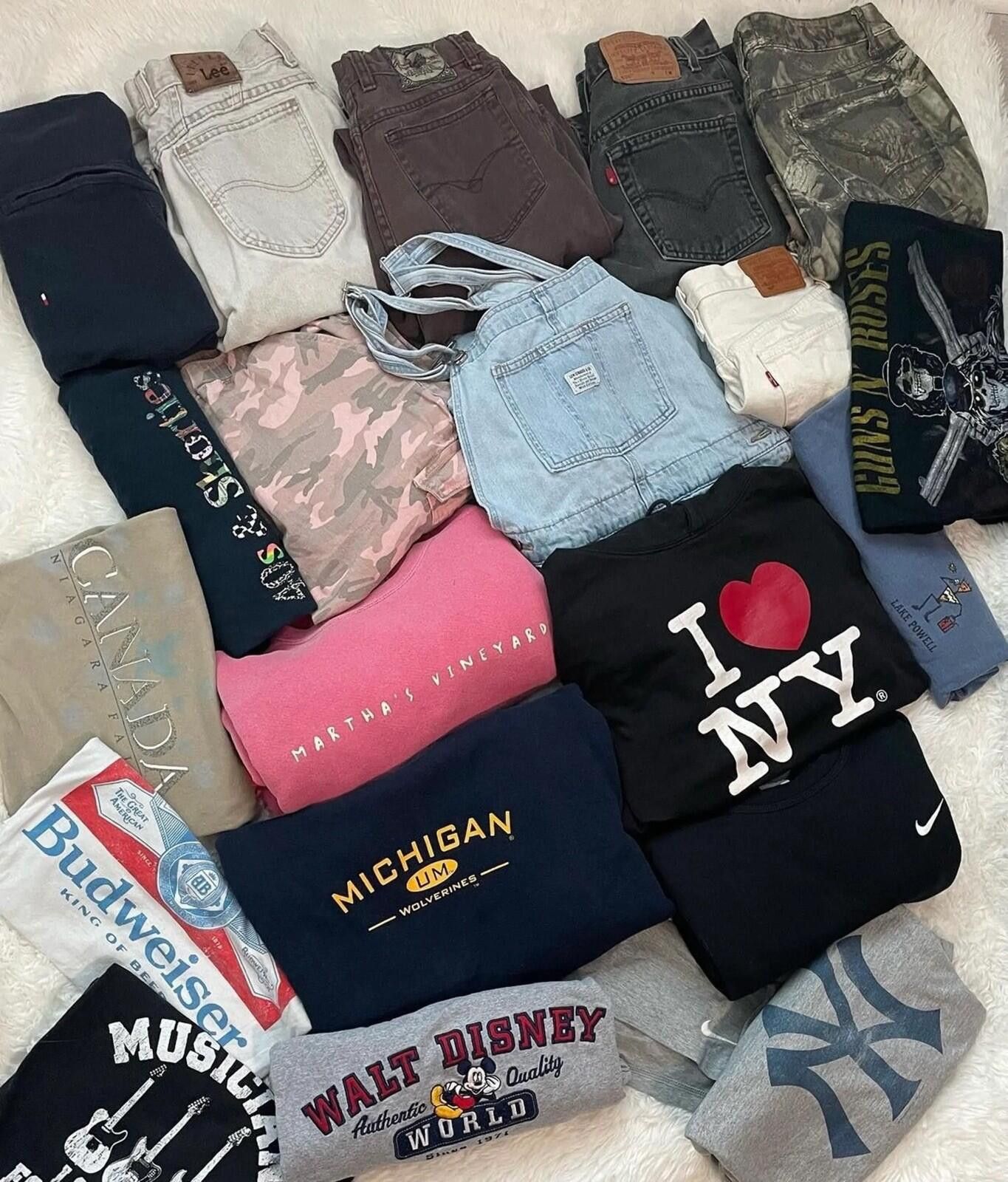 Other Reseller Mystery Box 10lbs Of Vintage Clothing Mixed Sizes Size ONE SIZE - 4 Thumbnail