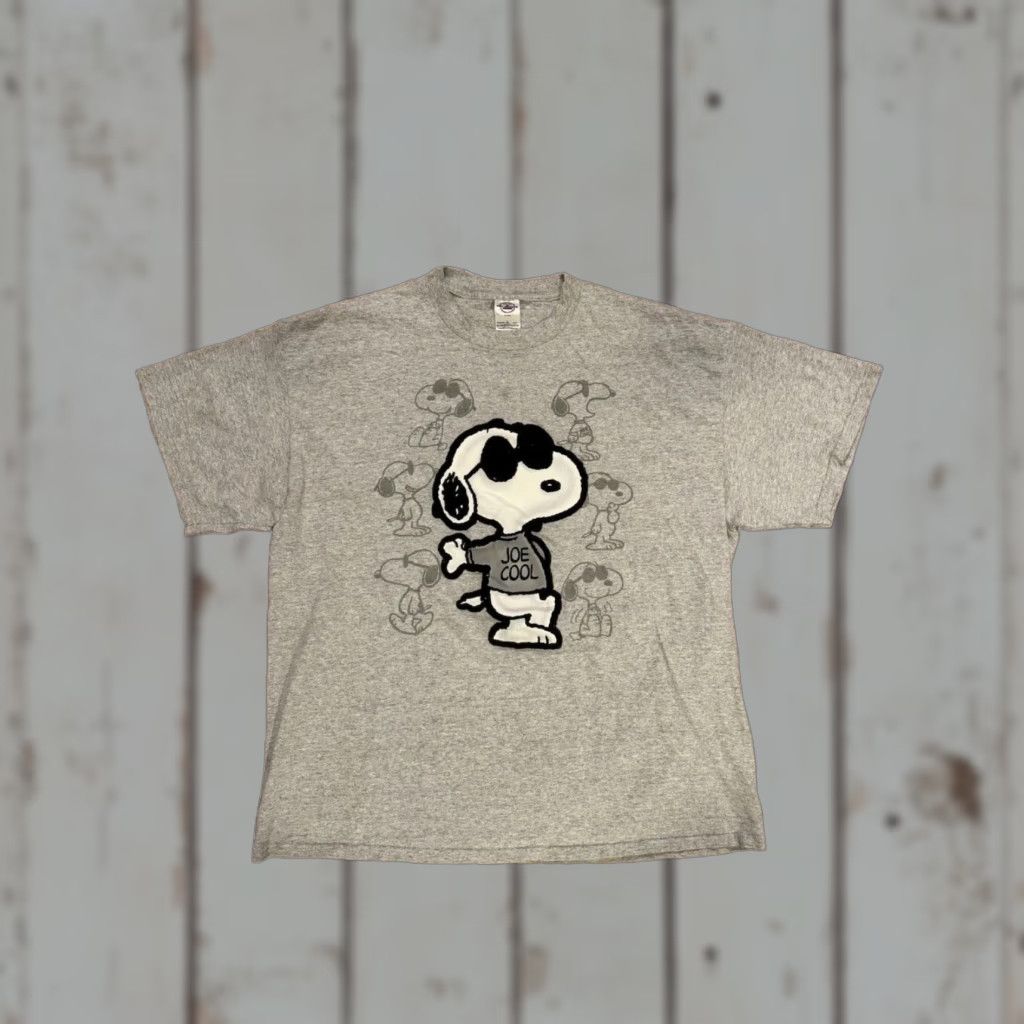 Peanuts VINTAGE Peanuts Snoopy Joe Cool T-shirt Velvet Cartoon Graphic Men’s XL Gray Short Sleeve Crew Neck 90s Mens T-Shirt Size US XL / EU 56 / 4 - 1 Thumbnail