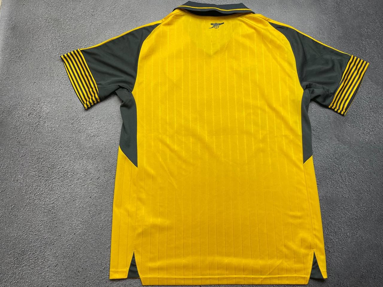 Puma Arsenal Puma 2016/2017 Away Football Shirt Size US M / EU 48-50 / 2 - 5 Thumbnail