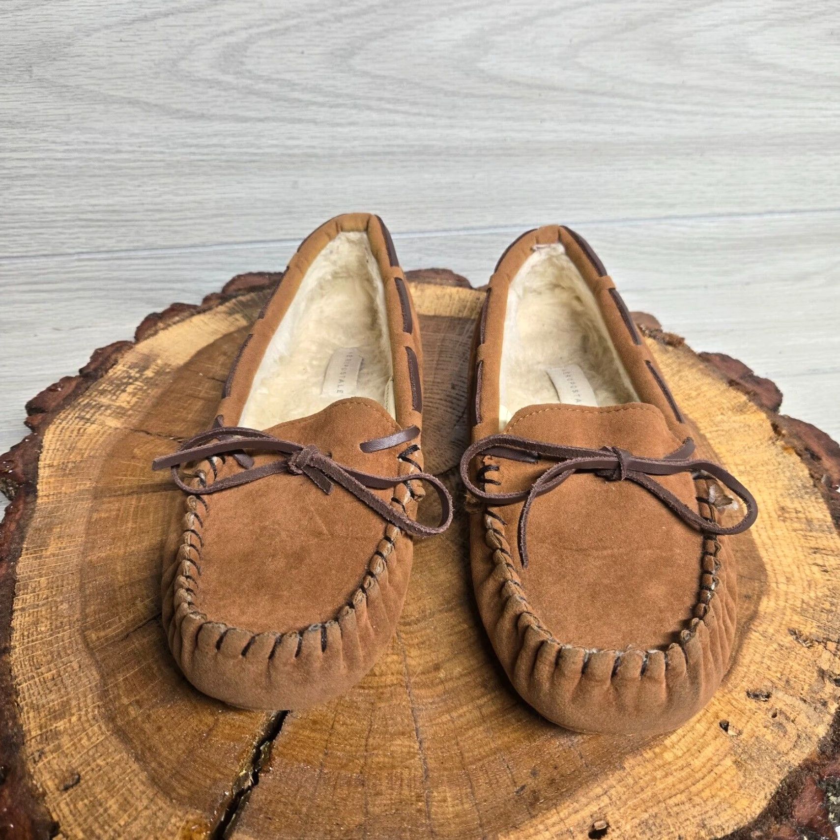 Vintage Aéropostale moccasins women’s Size 8 Faux Fur Lined Never Worn Tan Slippers Size ONE SIZE - 3 Thumbnail