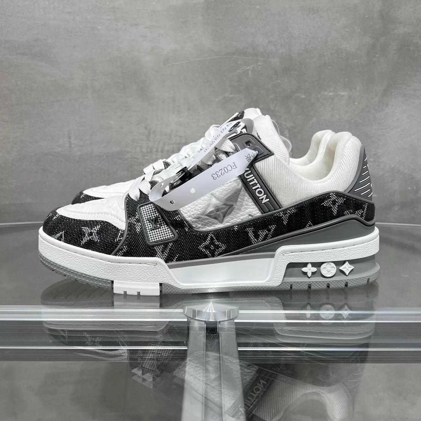 Louis Vuitton LV Trainer Gray White Denim UK3 / 37 New w/ Box Size US 5.5 / IT 35.5 - 3 Thumbnail
