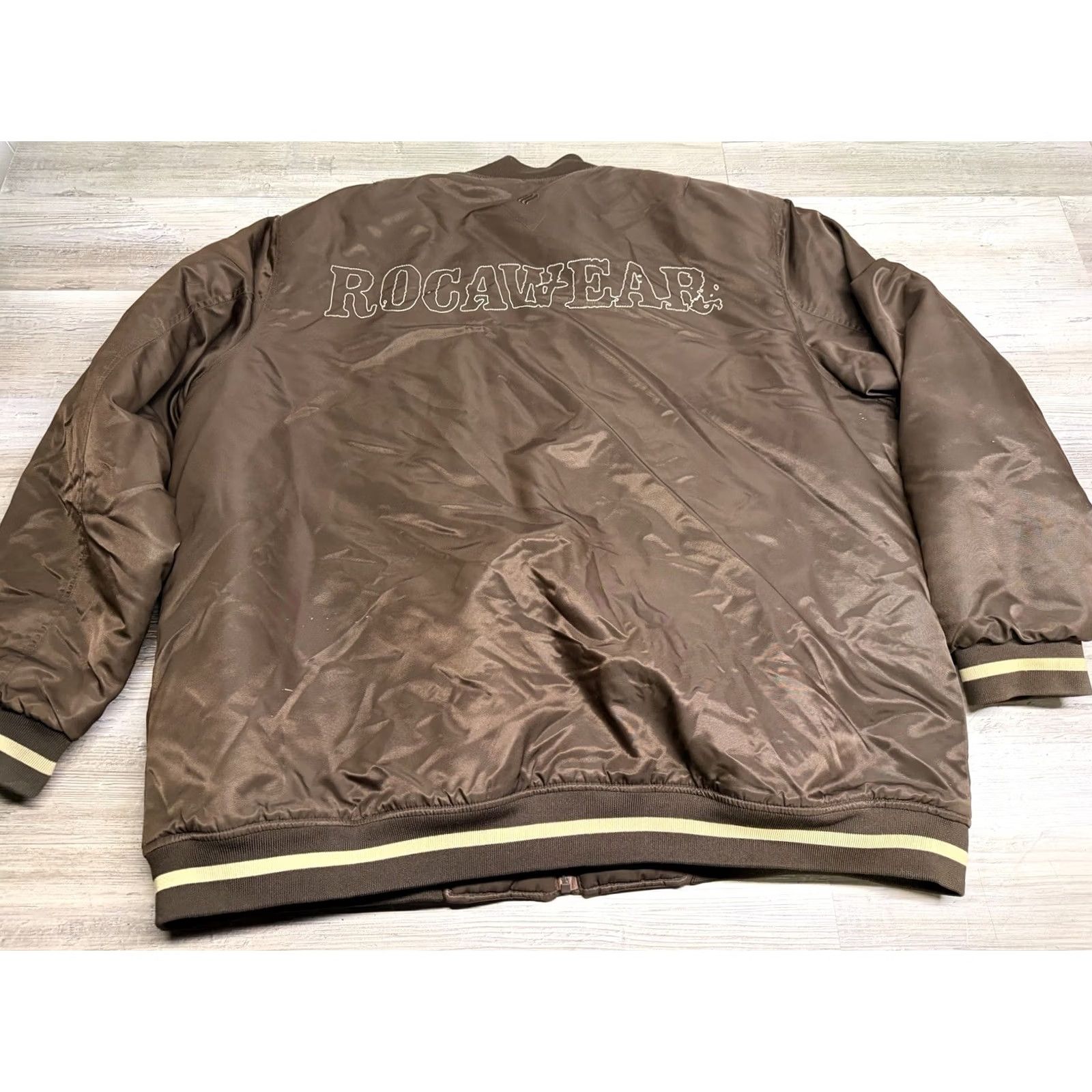 Rocawear VINTAGE Rocawear Bomber Jacket 4XL Brown Quilted Hip Hop Spellout Nylon Big Size US XXL / EU 58 / 5 - 2 Thumbnail