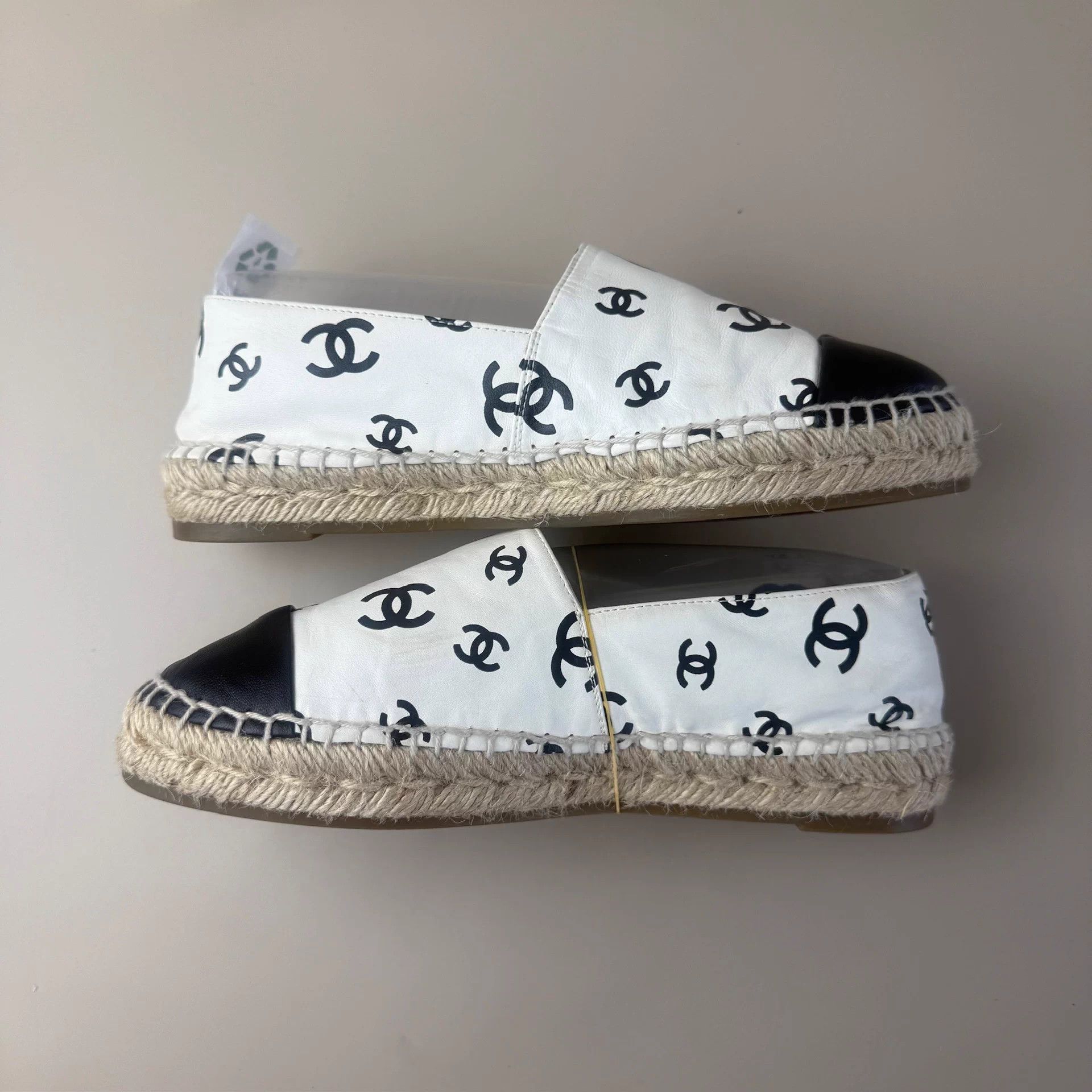 Chanel Chanel CC All Over Print Fisherman Slipper 38 95 New YLP3421 Size US 7 / IT 37 - 4 Thumbnail
