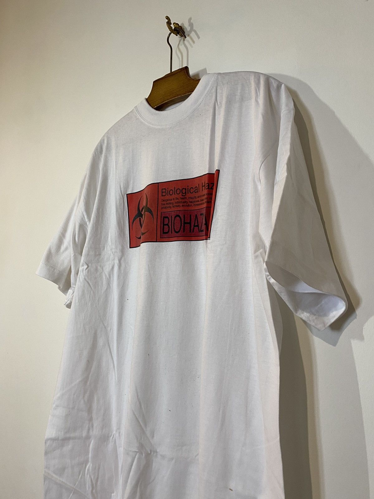 Band Tees vintage 02 shirt Biohazard Size US XL / EU 56 / 4 - 4 Thumbnail