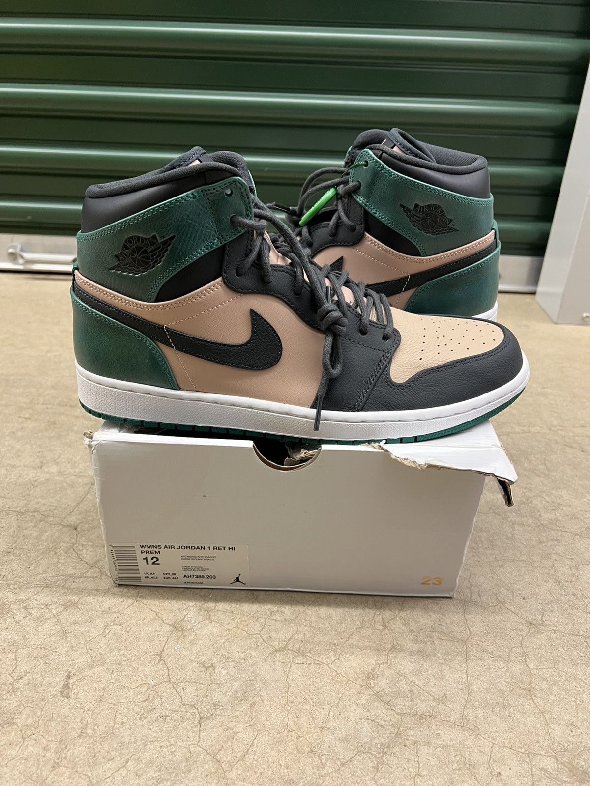Jordan Brand Jordan 1 High Premium WMNS Mystic Green Size 12W Size US 12 / IT 42 - 1 Thumbnail