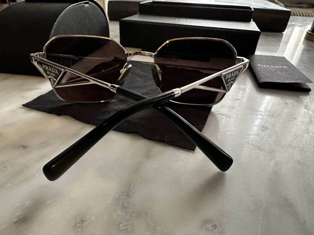 Prada NEVER WORN PRADA SUNGLASSES SILVER WITH BLACK GLASSES UNISEX Size ONE SIZE - 3 Thumbnail