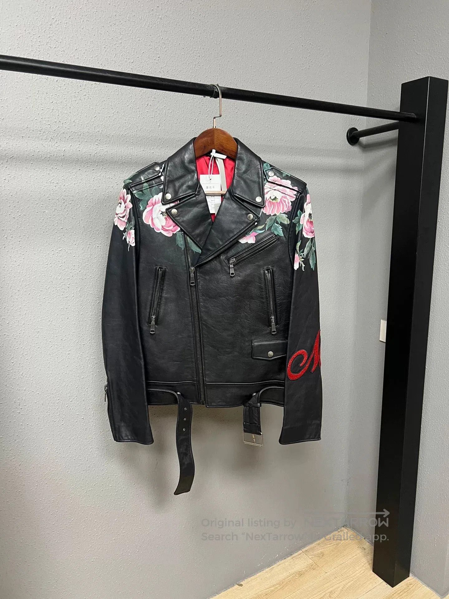 Gucci gucci black leather jacket with tiger design. Size US L / EU 52-54 / 3 - 1 Thumbnail