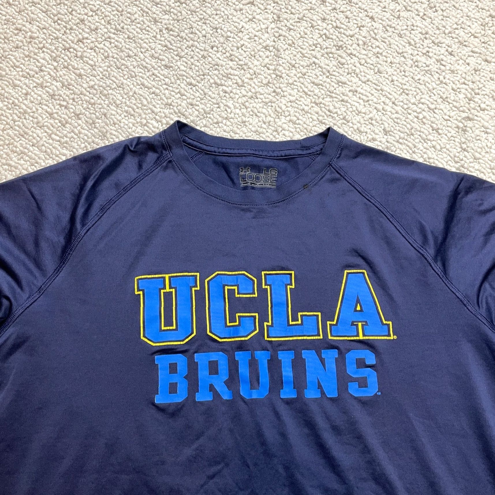 Under Armour Under Armour T-Shirt Mens Large Navy Blue UCLA Bruins Logo Microfiber Active HeatGear Short Sleeve Crew Neck Size US L / EU 52-54 / 3 - 2 Thumbnail