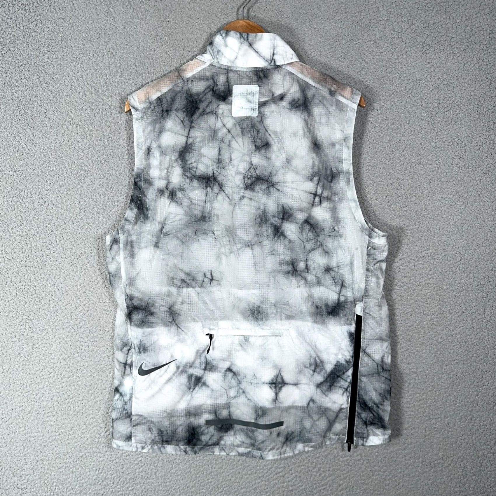 Nike Nike Tech Running Vest Mens L Gray Tie Dye Mock Neck BV5679 Size US L / EU 52-54 / 3 - 6 Thumbnail