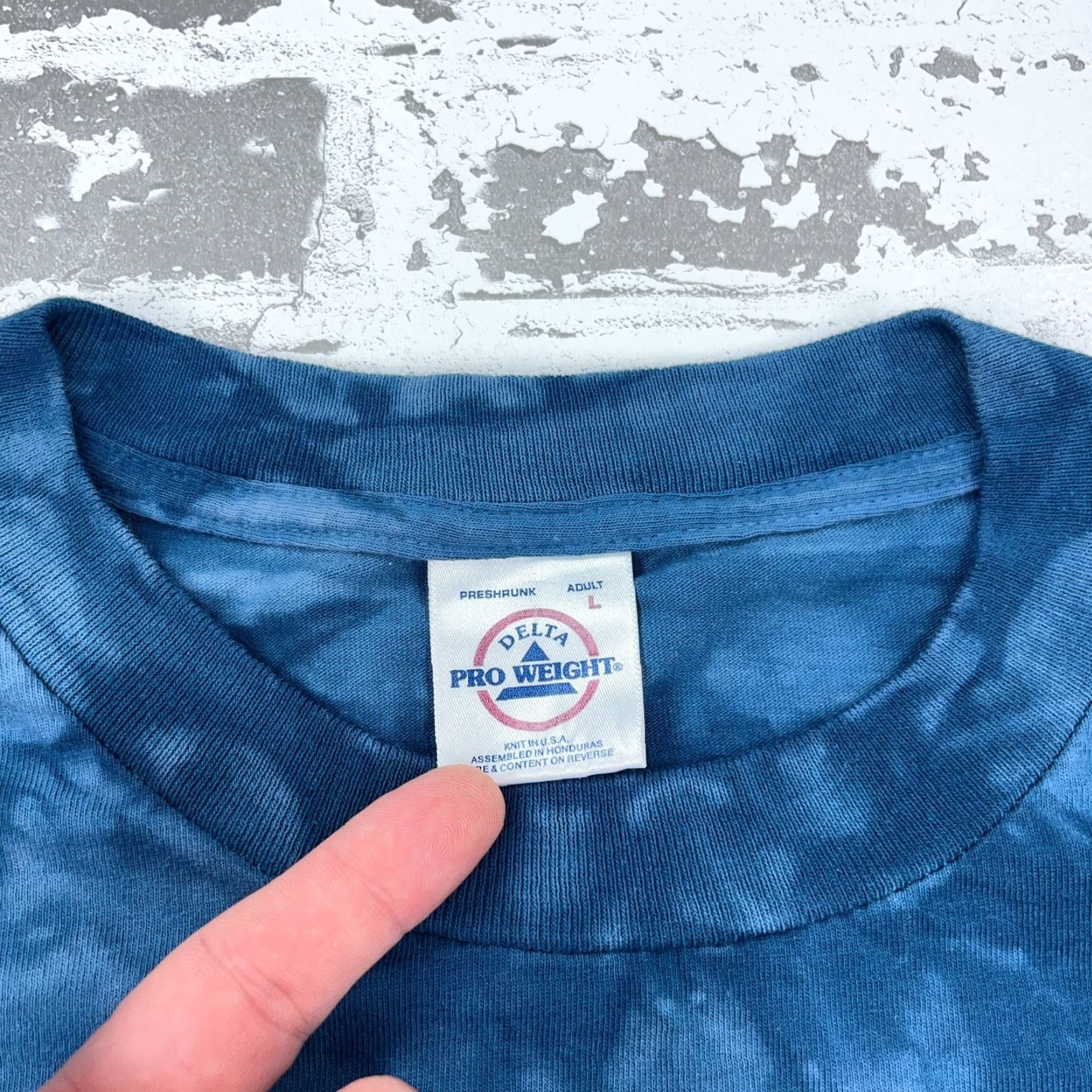 Delta VINTAGE Delta T-Shirt Men L Blue Graphic Print 80s Retro Shirt Size US L / EU 52-54 / 3 - 3 Thumbnail