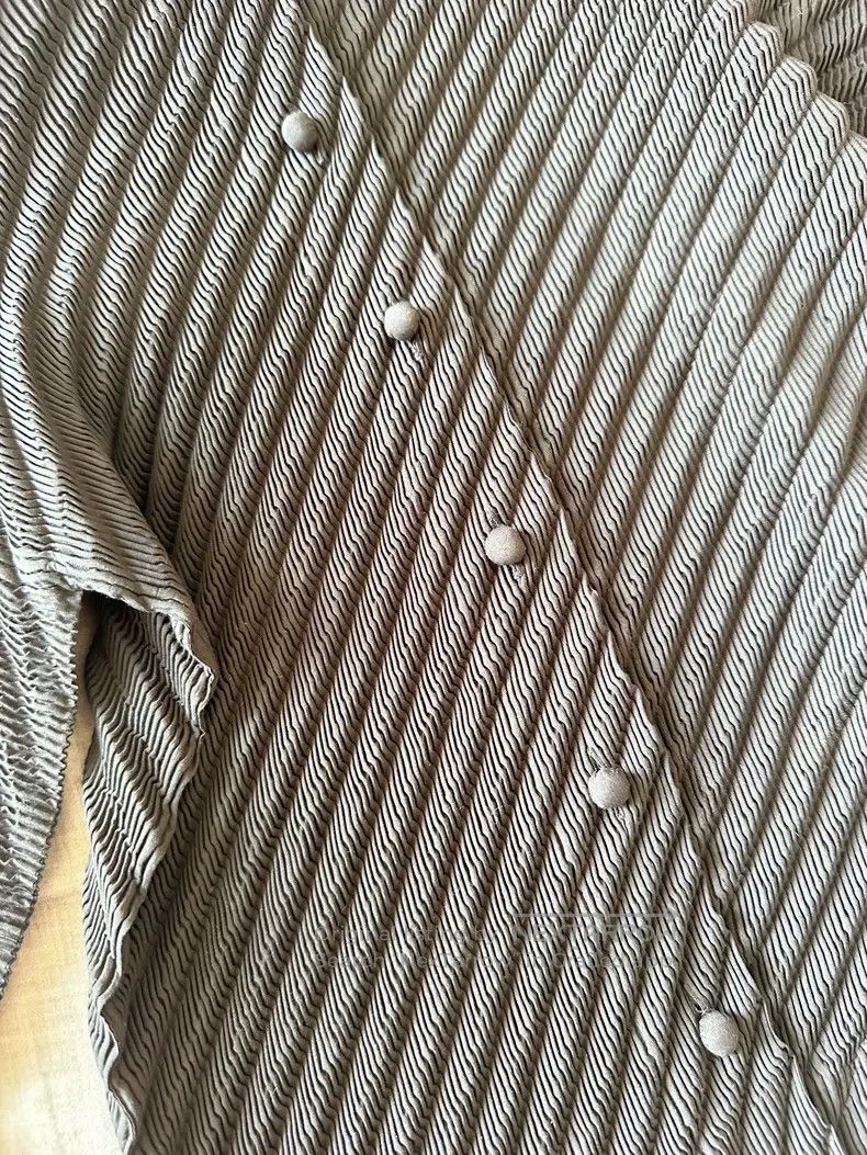 Issey Miyake Issey Miyake Main Line Frog Button Heavy-duty Small Fish S Size M / US 6-8 / IT 42-44 - 6 Thumbnail
