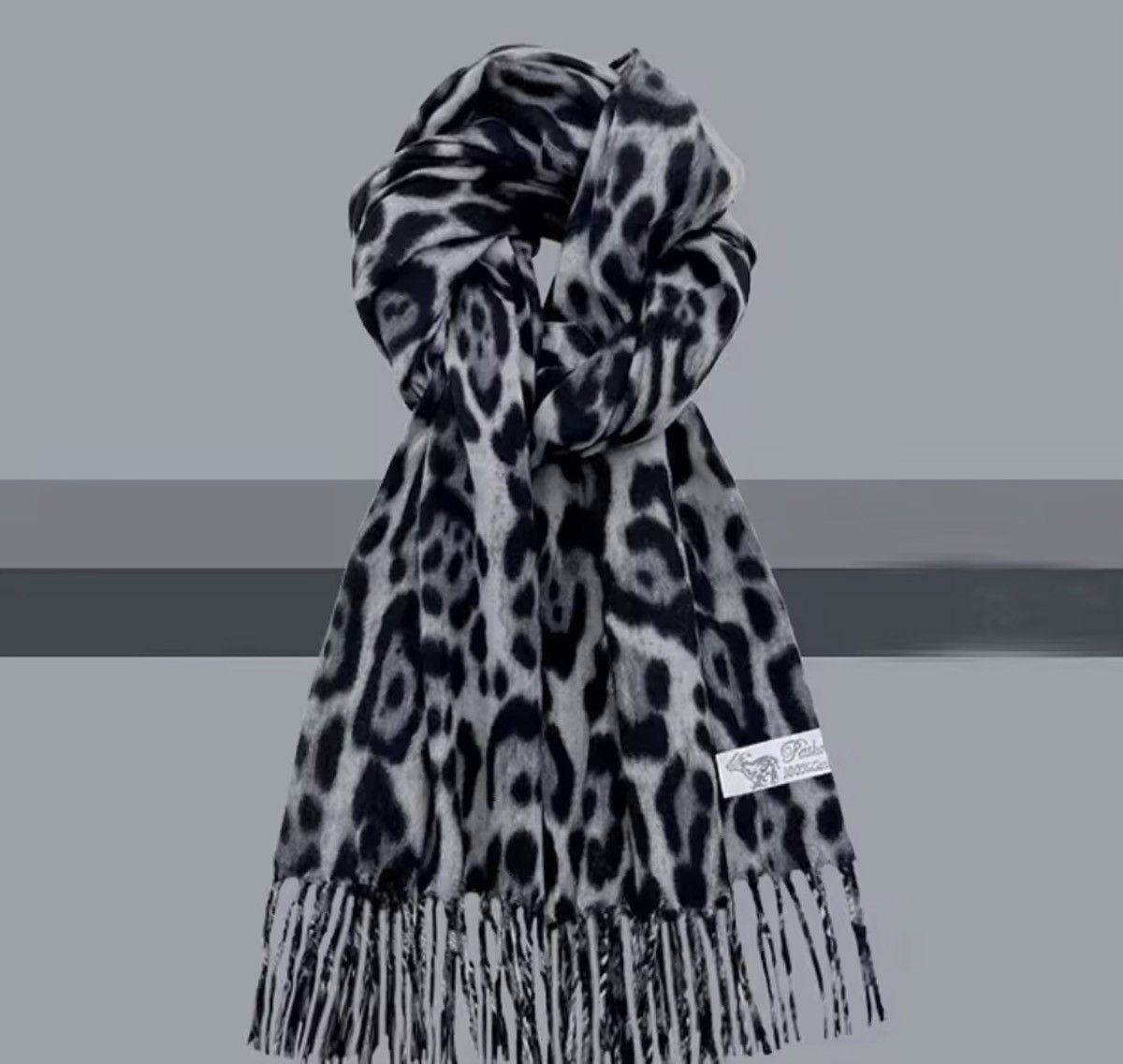 Japanese Brand Leopard Tassels Shawl Imitation Cashmere Scarf Size ONE SIZE - 2 Thumbnail