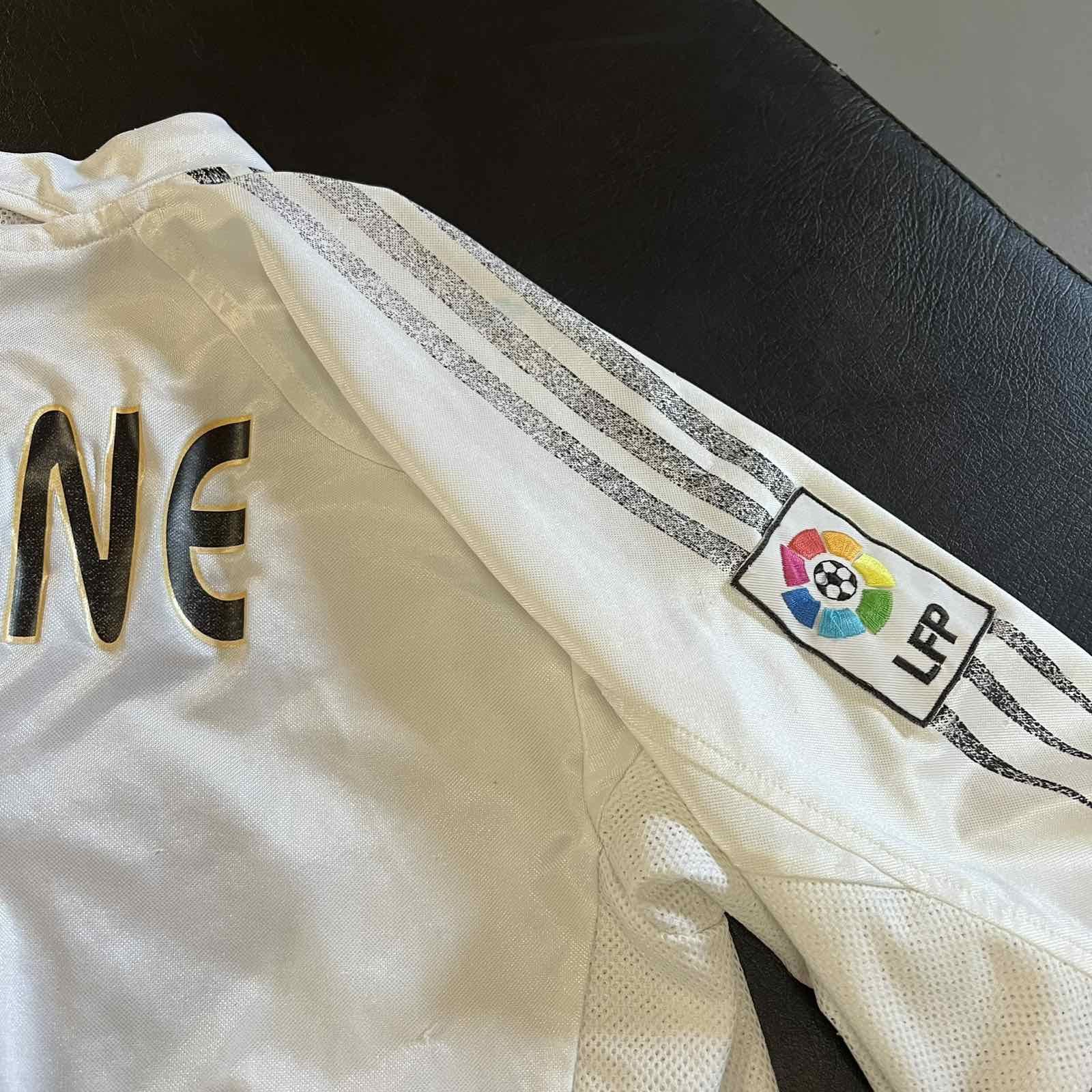 Adidas Vintage Zidane Adidas Real Madrid soccer jersey 2004 Sz S Size US S / EU 44-46 / 1 - 7 Thumbnail