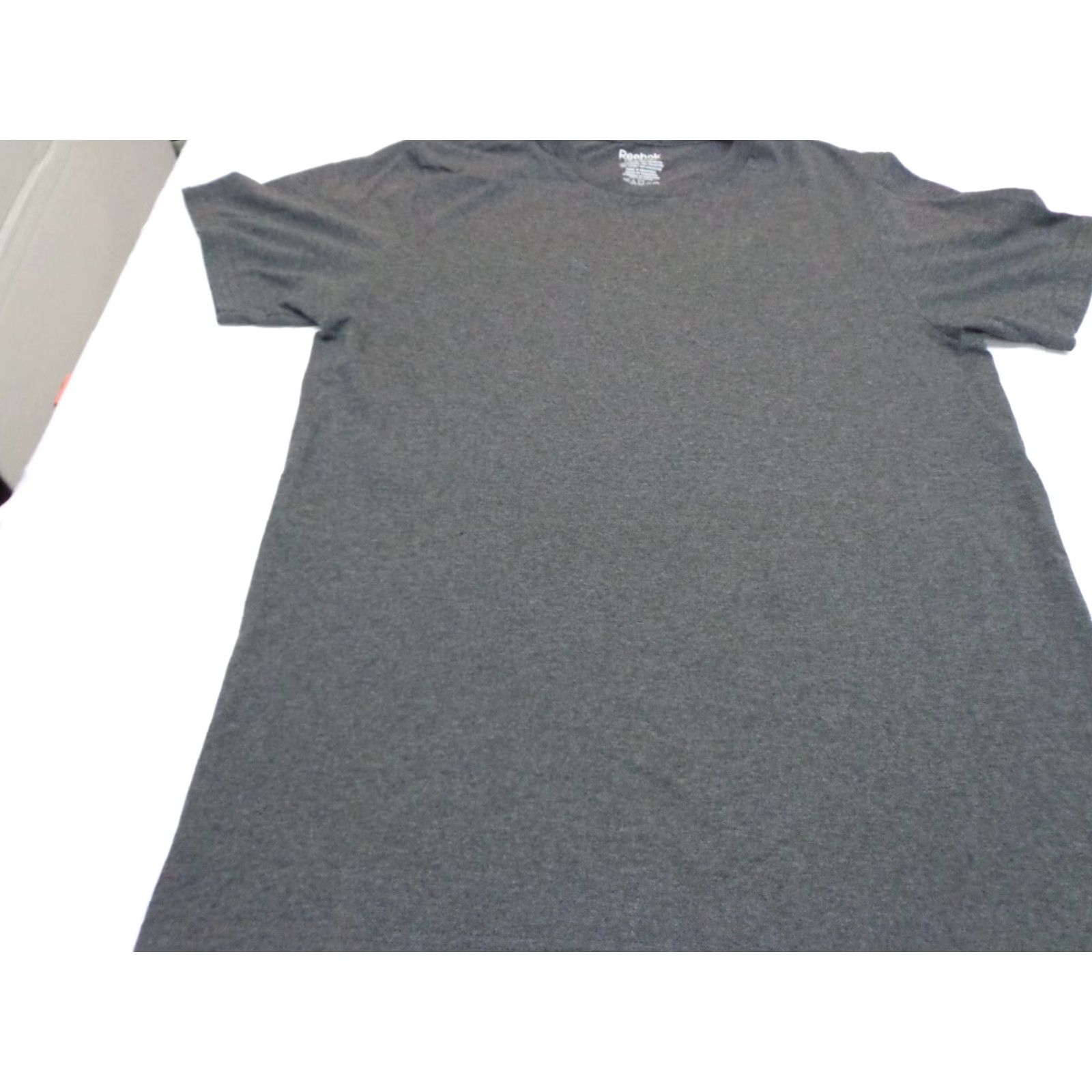 Reebok Reebok T-Shirt M Charcoal Heather Gray Solid Crew Neck Short Sleeve Men Regular Size M Size US M / EU 48-50 / 2 - 3 Thumbnail
