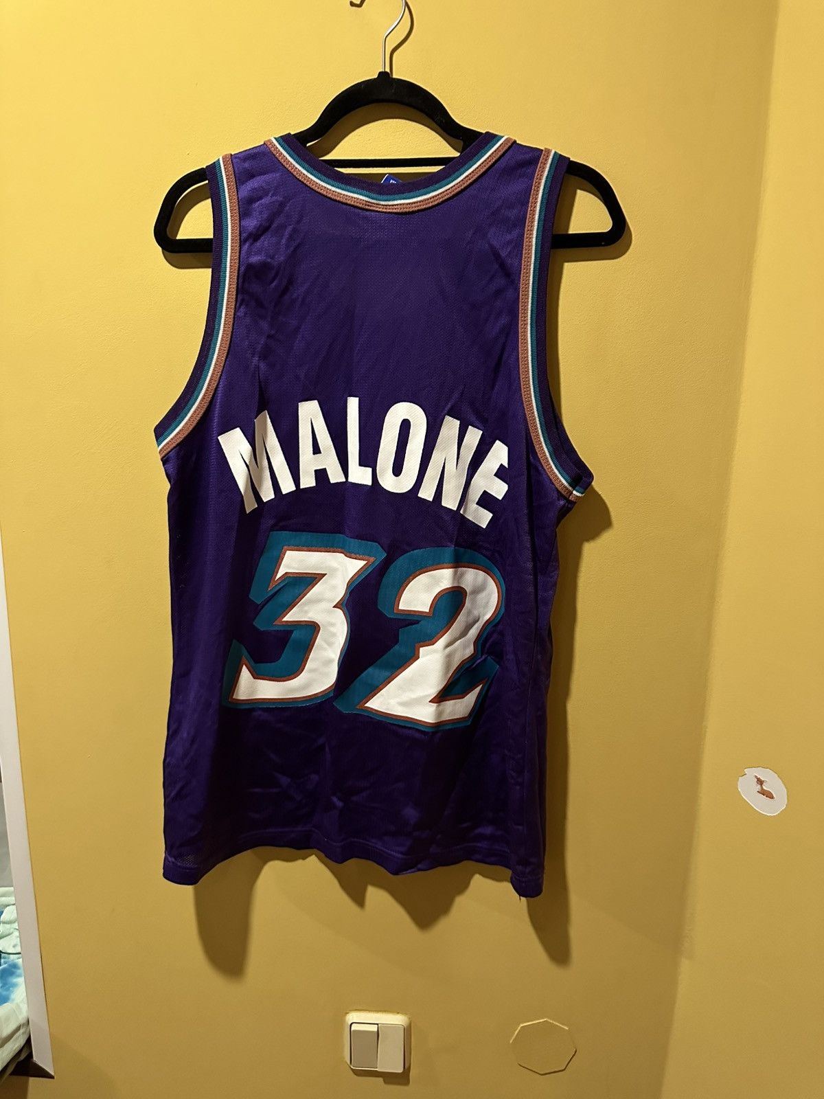 Champion × NBA VTG 90s Champion Utah Jazz #32 Karl Malone NBA Jersey Size US S / EU 44-46 / 1 - 6 Thumbnail