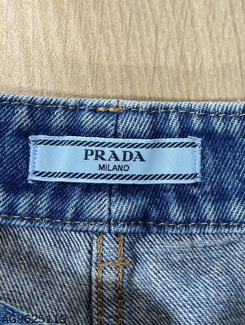 Prada Prada Size 24 New back triangle logo jeans 2502-Nextarrow Size US 26 / EU 42 - 4 Thumbnail